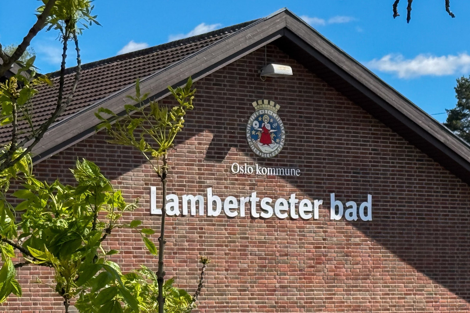 Lambertseter bad er en svømmehall beliggende på Lambertseter i Oslo. Anlegget har et 25 meters basseng, badstue og eget område med trimapparater. Galleribilde
