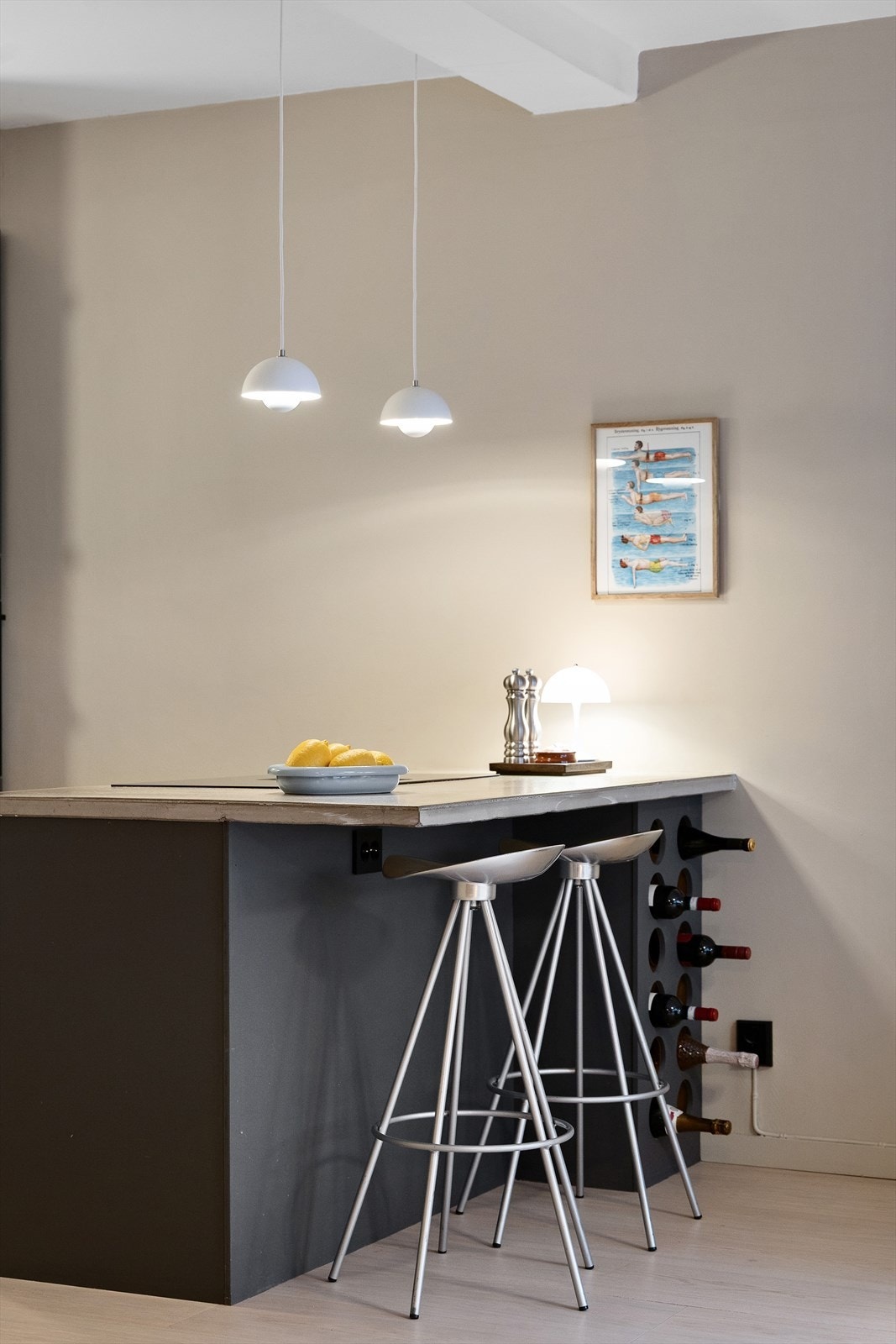 God arbeidsflate og praktisk oppsett - enkelt å holde ryddig Galleribilde