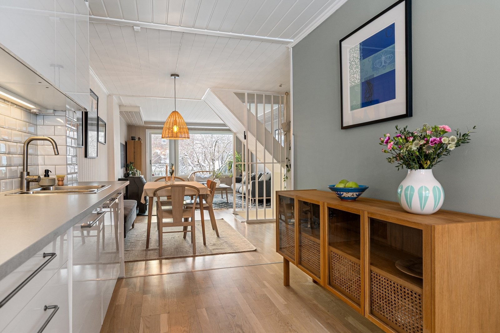 Det er varmefolie i kjøkkengulvet. Galleribilde