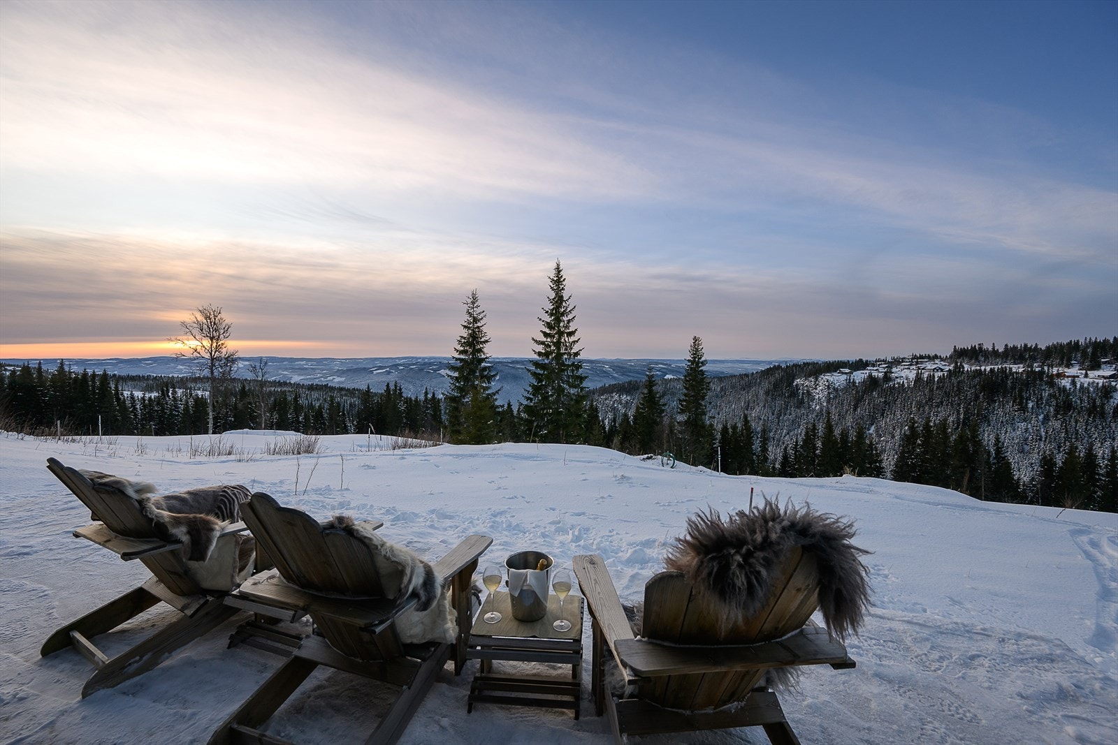 Moseteråsen ligger høyest på Hafjell (drøyt 800 moh) i et rolig og barnevennlig område. - og sjekk utsikten! Galleribilde