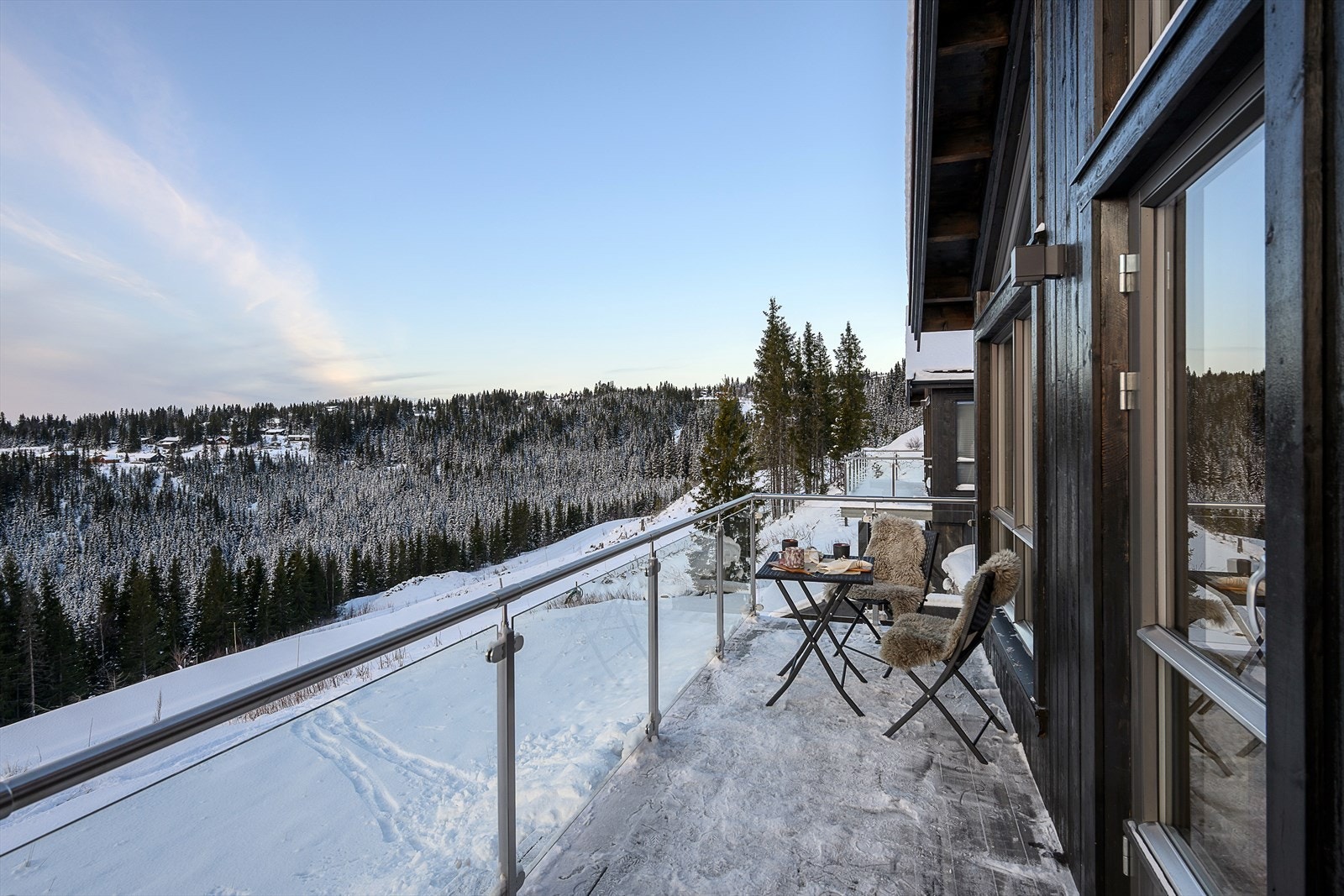 Den øvre terrassen er på 14 kvm. Galleribilde