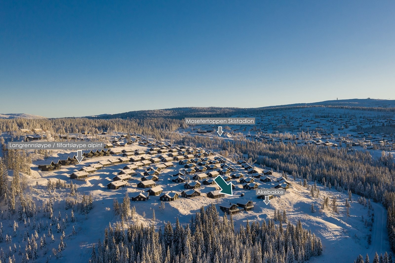 Hytta ligger i et attraktivt område på Hafjell, med nærhet til både langrennsløyper og Hafjell Alpinsenter. Det er gangavstand til Mosetertoppen skistadion med matbutikk, restaurant, bar mm. Galleribilde