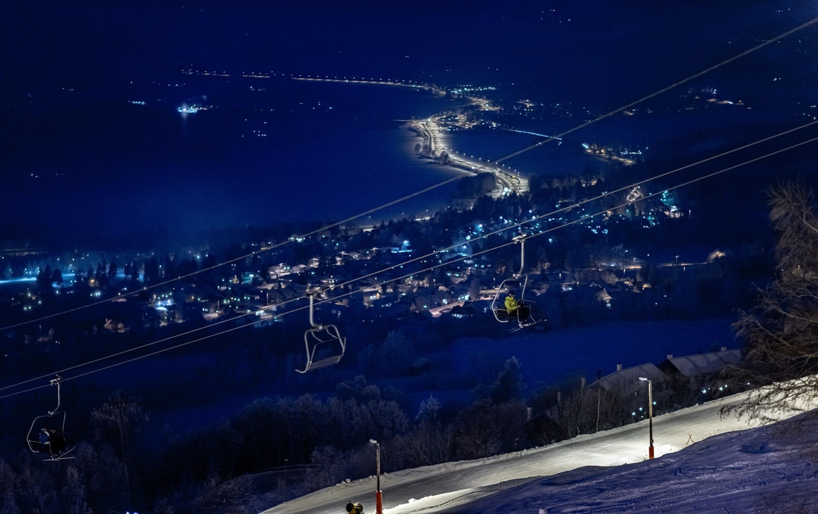 Hafjell tilbyr kveldskjøring i deler av alpinbakken - perfekt for deg som ikke får nok skikjøring på dagtid! Galleribilde