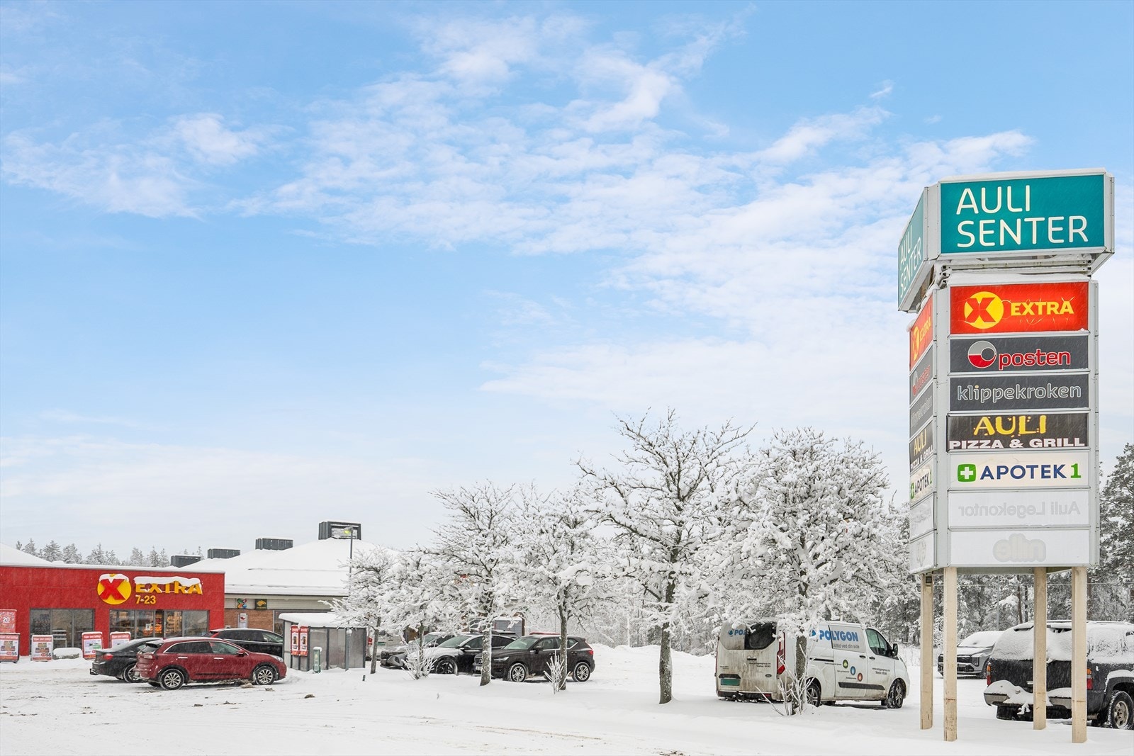 Fra leiligheten er det kort vi til Auli senter hvor man finner dagligvarebutikk, frisør, gatekjøkken, post i butikk og apotek. Galleribilde