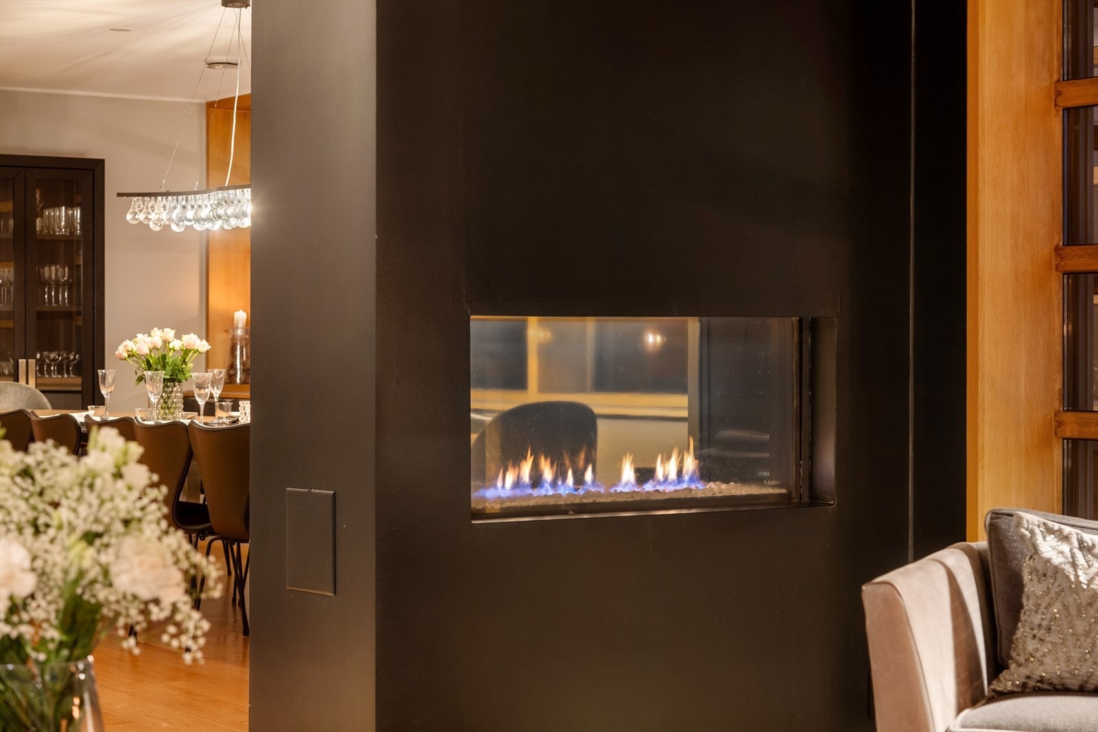 Gjennomgående gasspeis. Galleribilde