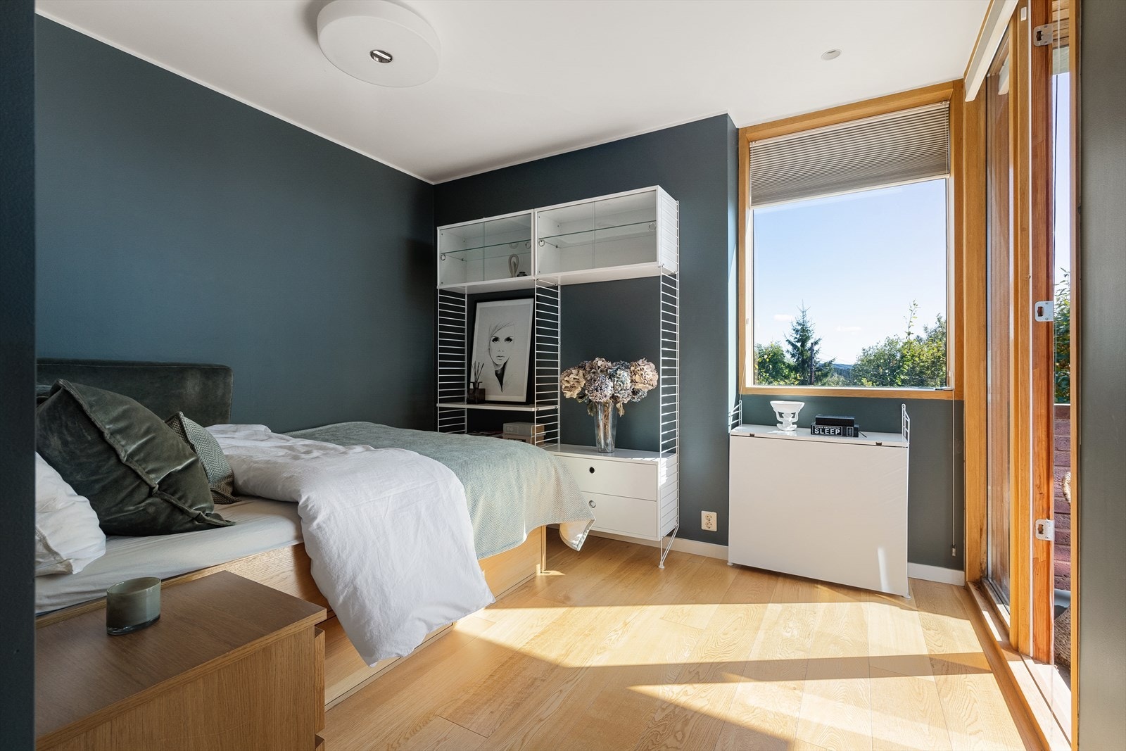 Arbeidsplass på soverom. Galleribilde