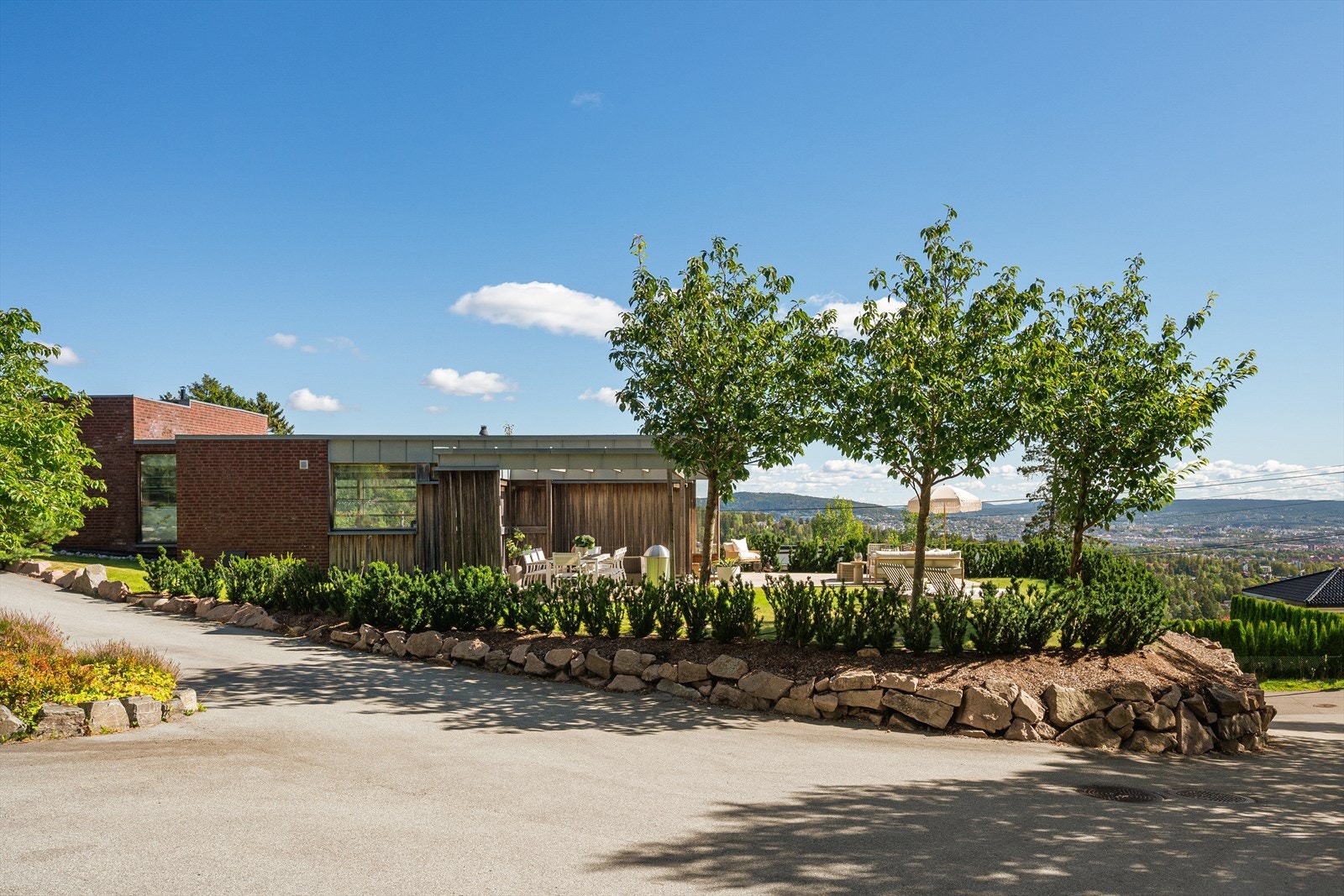 Boligen har høy standard, gjennomtenkte løsninger og flotte materialvalg. Galleribilde