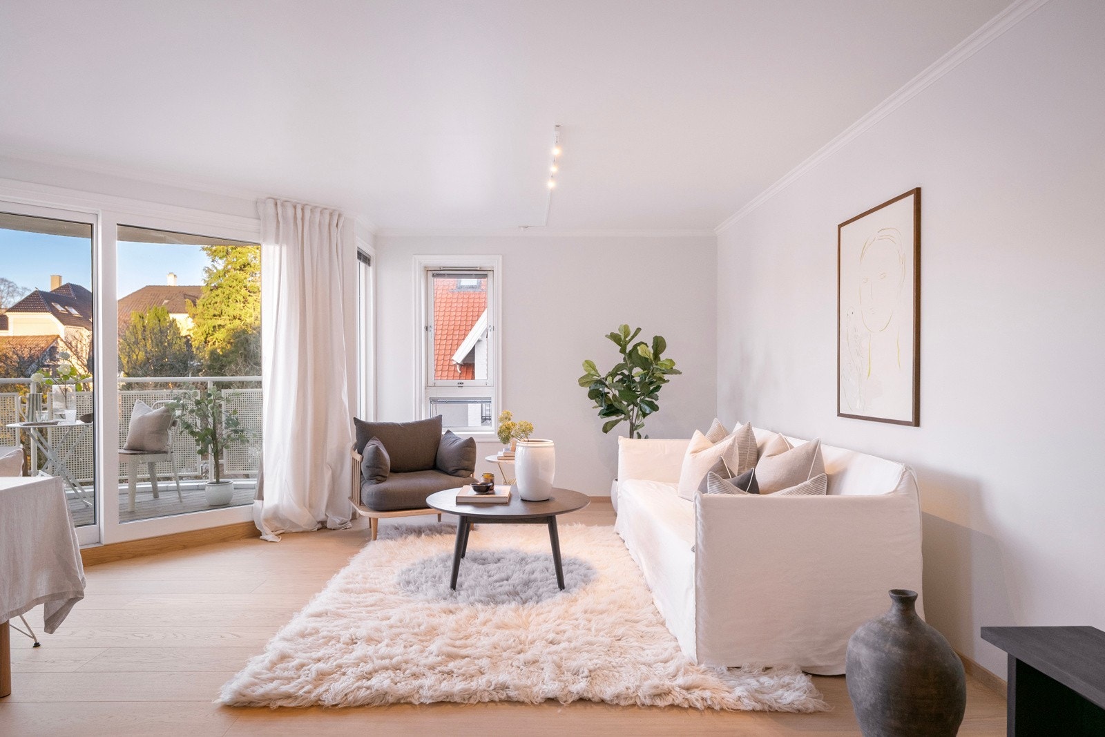 En pen 3-roms leilighet med praktisk planløsning, plassert i tredje etasje Galleribilde