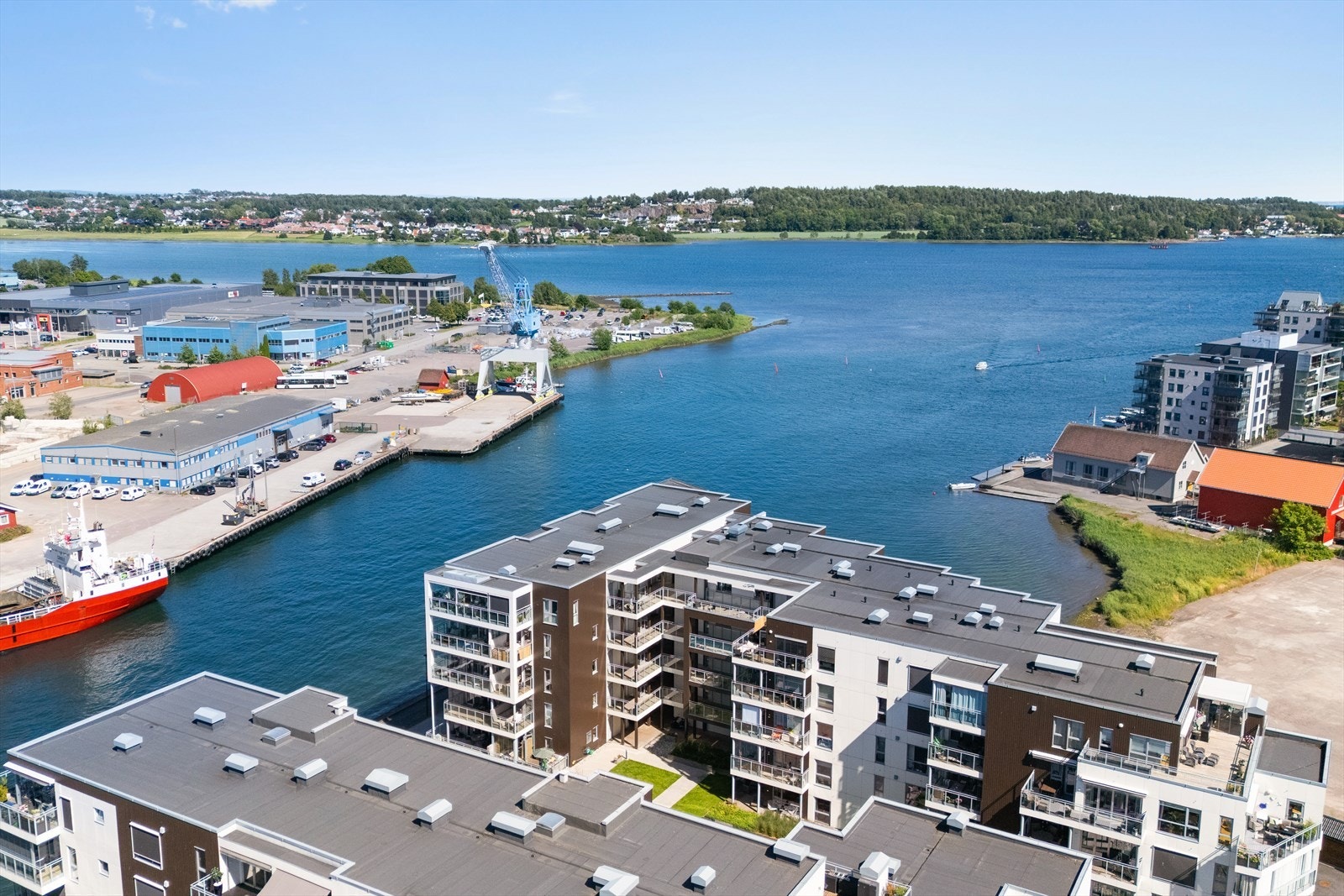 Her har du direkte tilkomst til Tønsbergfjorden og skjærgården i Færder. Galleribilde
