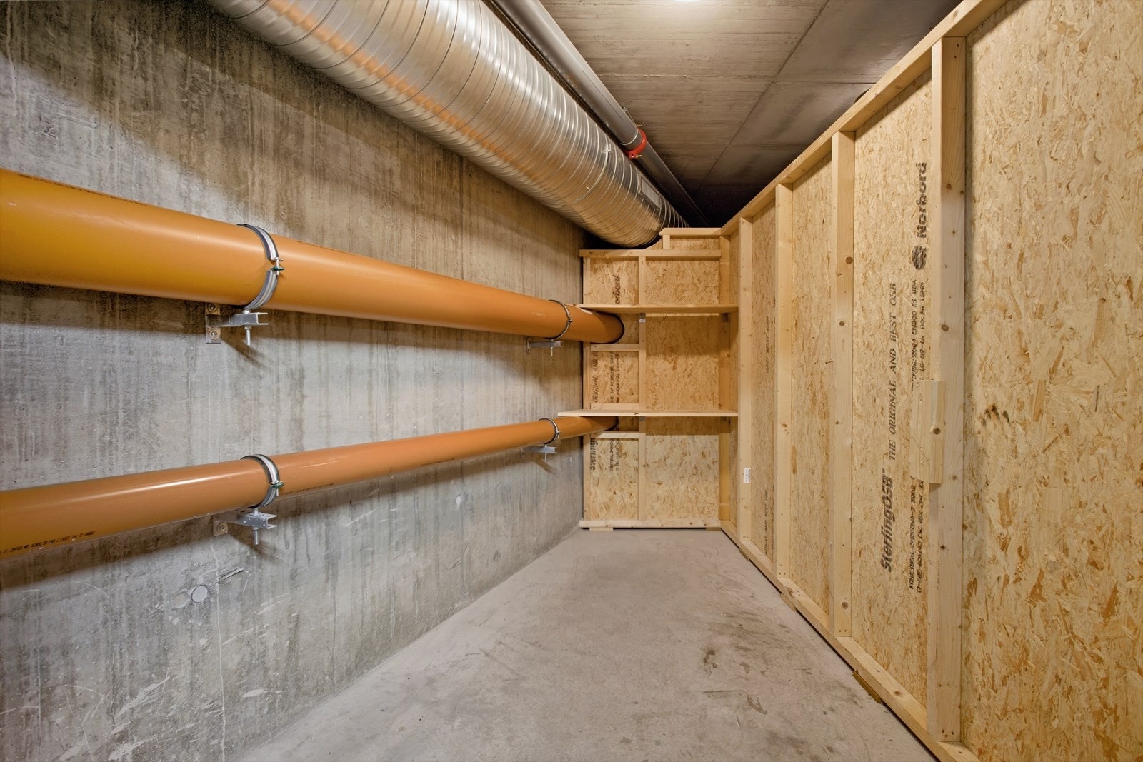 Det medfølger avlåsbar sportsbod (helt lukket) på kjellerplanet, plassert nær vis a vis leilighetens garasjeplass. Galleribilde