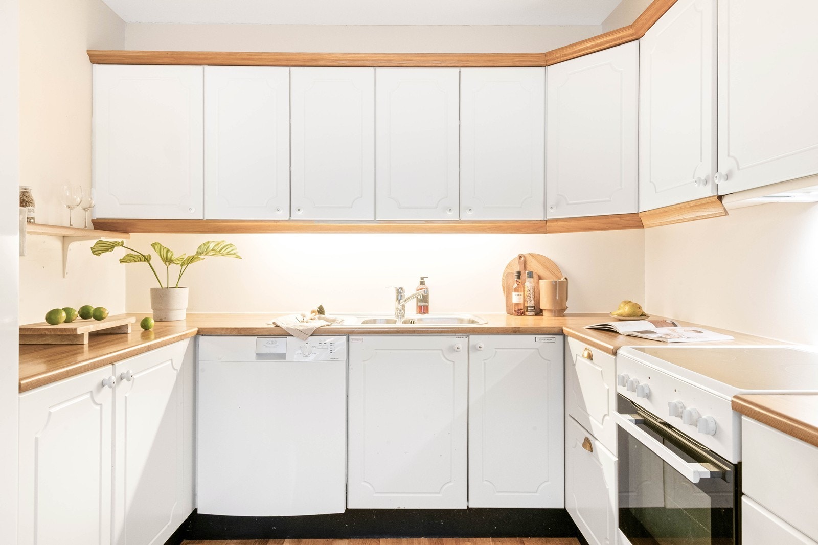 Lys kjøkkeninnredning Galleribilde