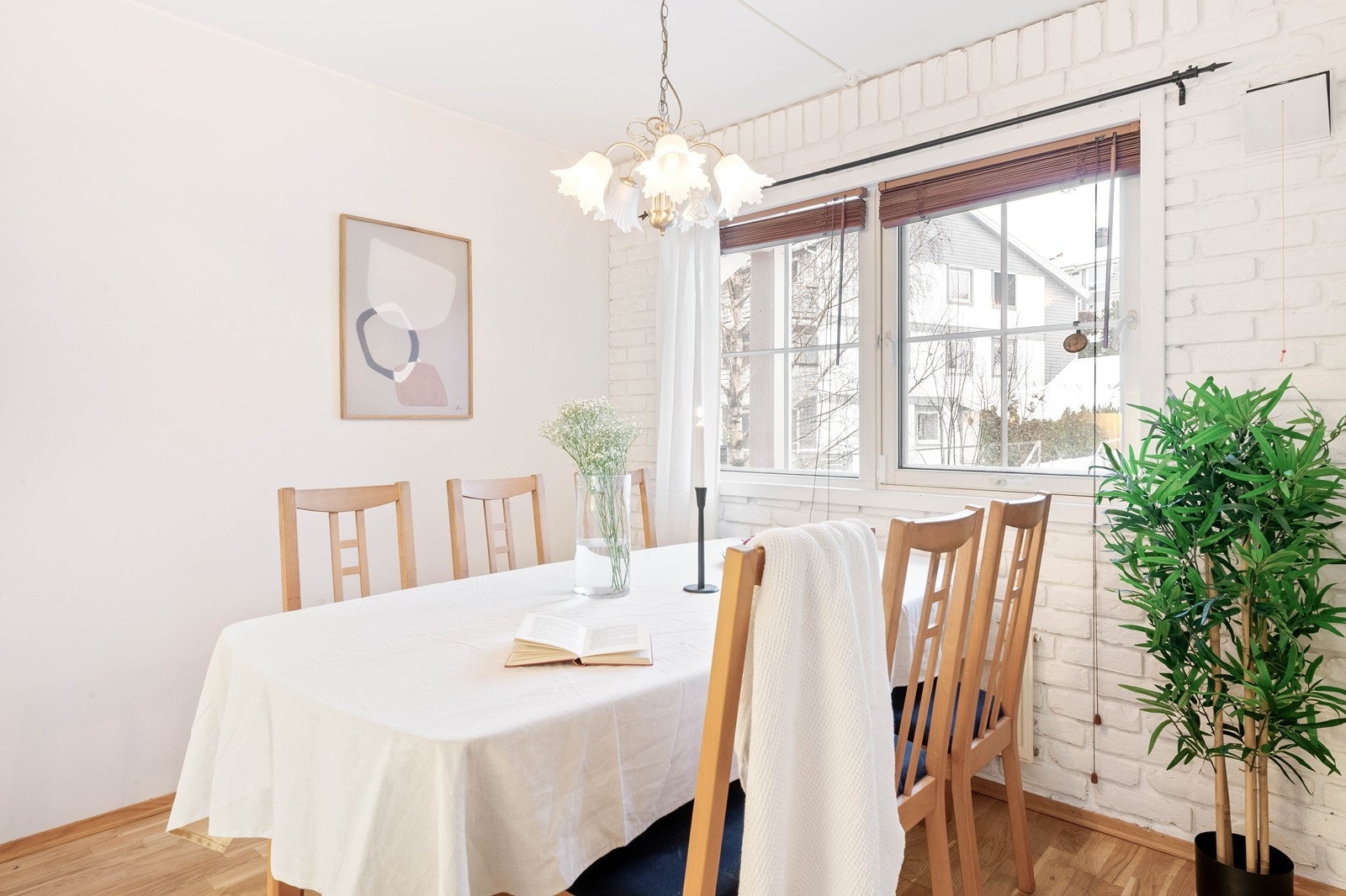 Plass til spisebord på kjøkken Galleribilde