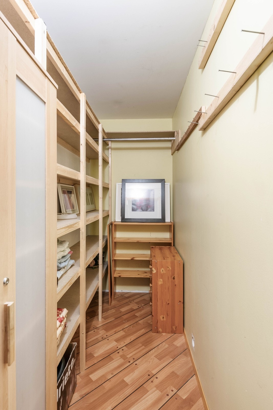 Innvendig bod - det er også utvendig bod på svalgang Galleribilde