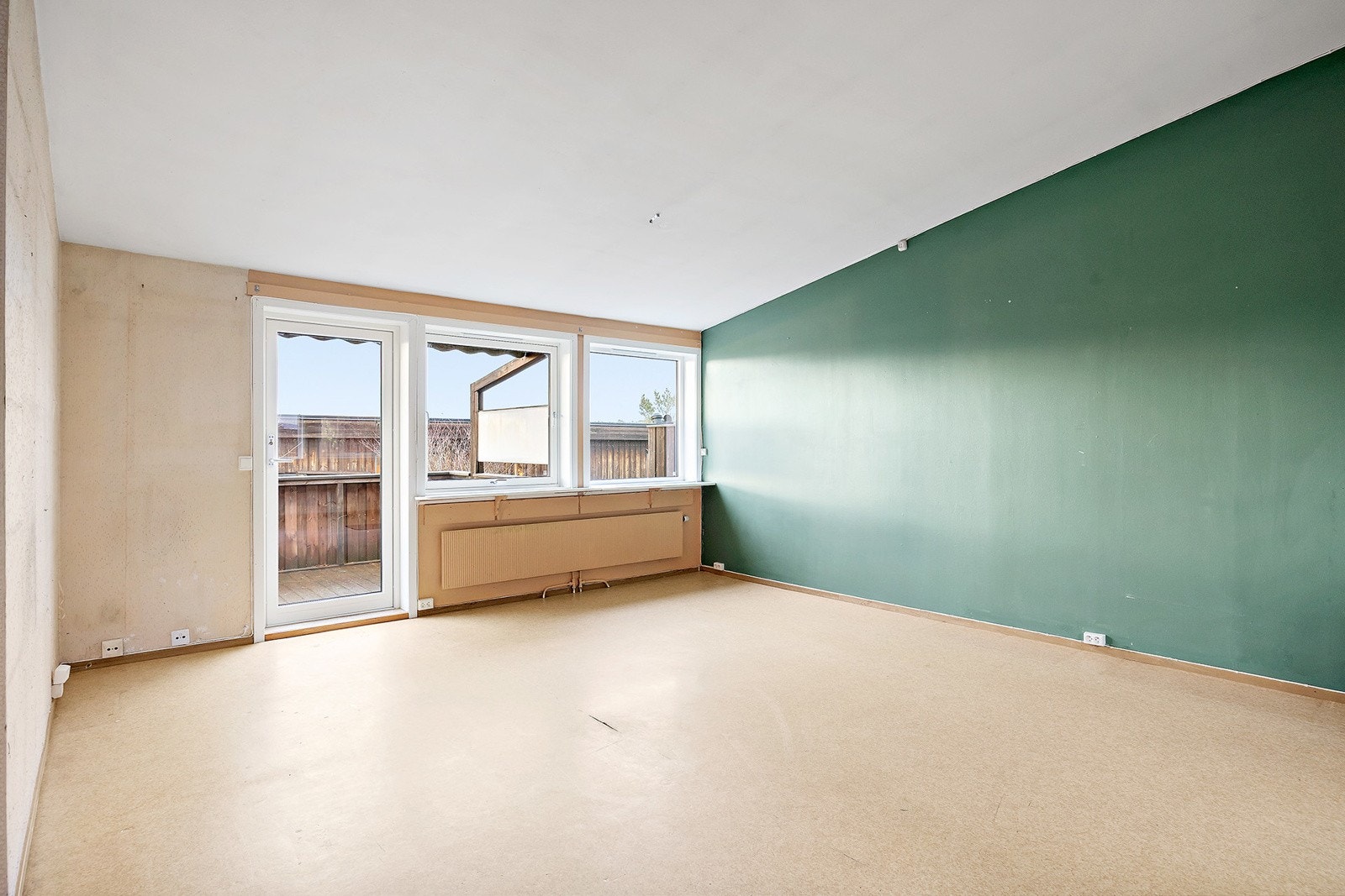 Fra stuen har man utgang til en romslig nordvestvendt balkong. Galleribilde