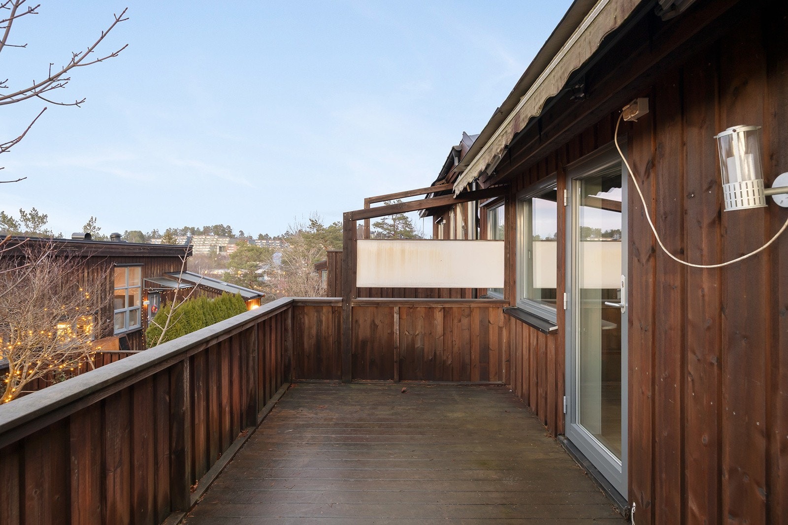 Balkongen er på 10,4 m² med god plass til diverse utemøbler og eventuelt grill. Galleribilde