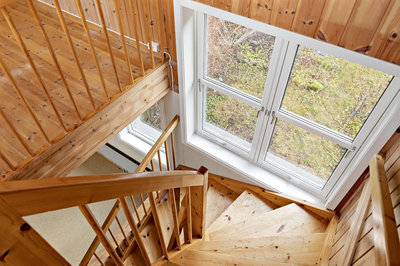 Trappegang fra andre plan til loft. Galleribilde