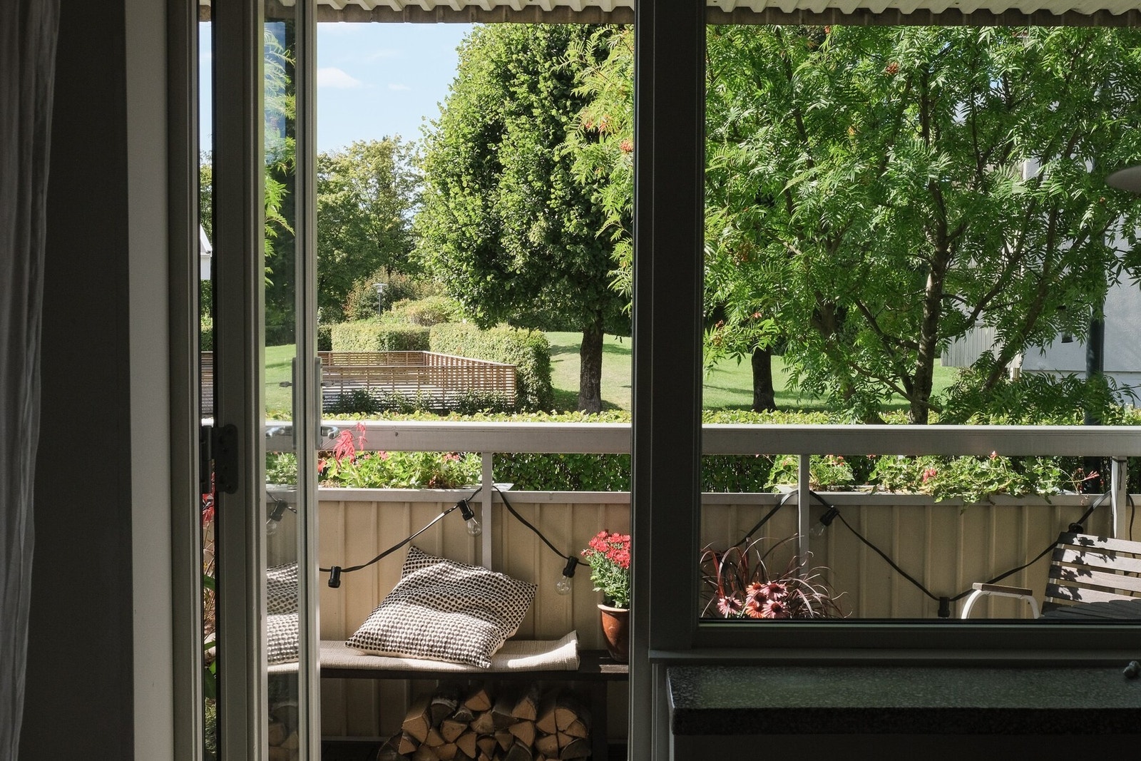 Leiligheten ligger tilbaketrukket og fredelig til på Teisen, omkranset av grønne og idylliske omgivelser. Galleribilde