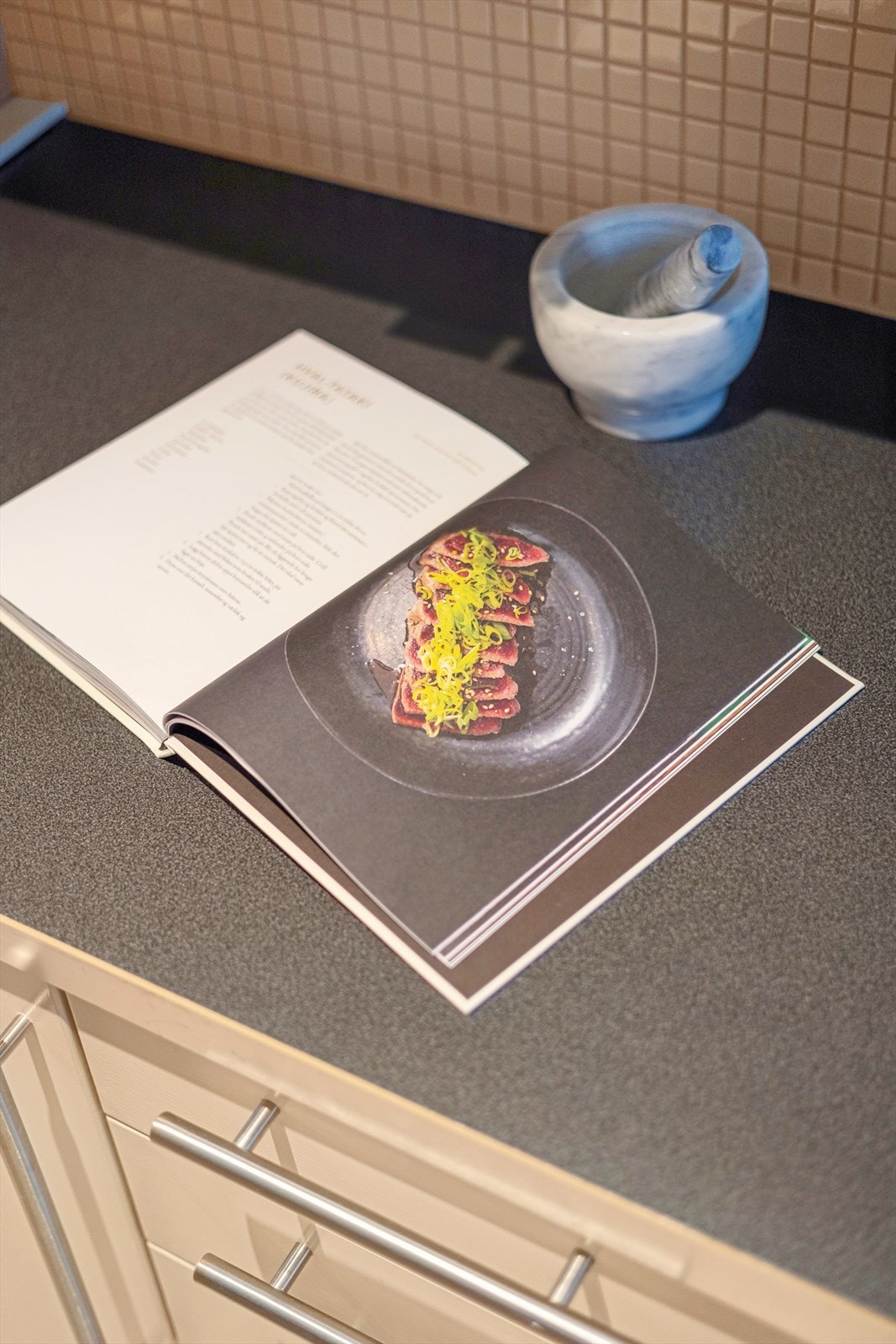 God benkplass gir ypperlig med plass for å tilbrede gode måltider. Galleribilde