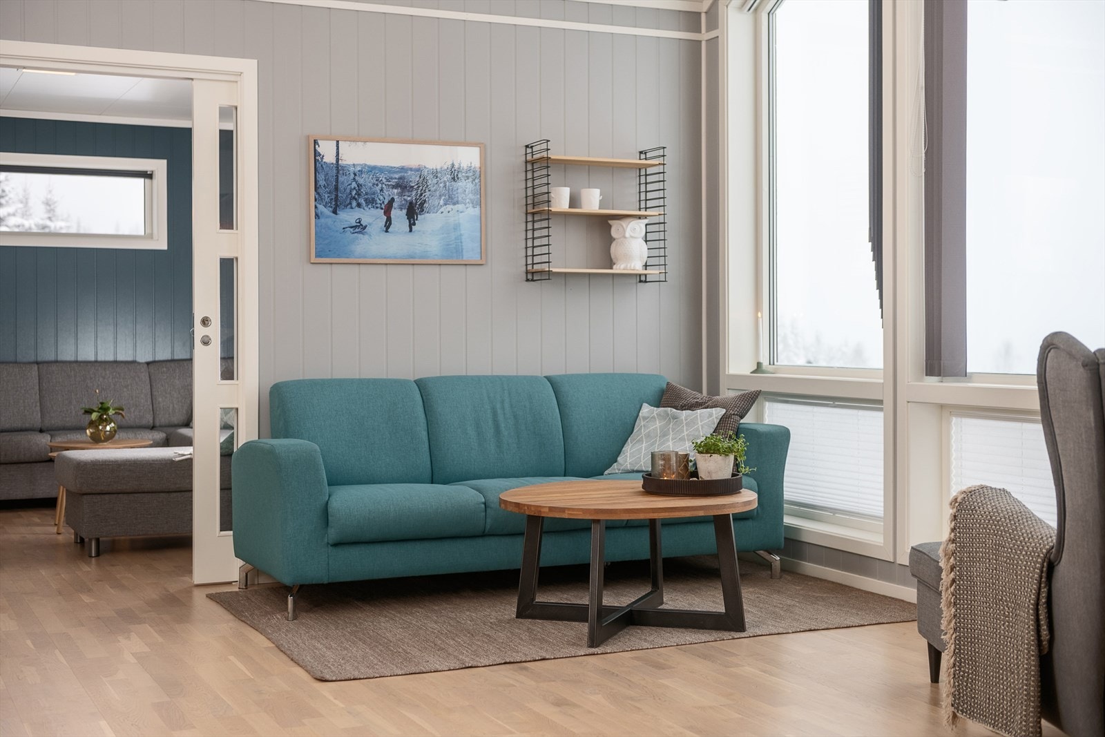 Boligen har en ekstra TV-stue, som gir fleksibilitet og verdifull ekstra oppholdsplass for hele familien. Galleribilde