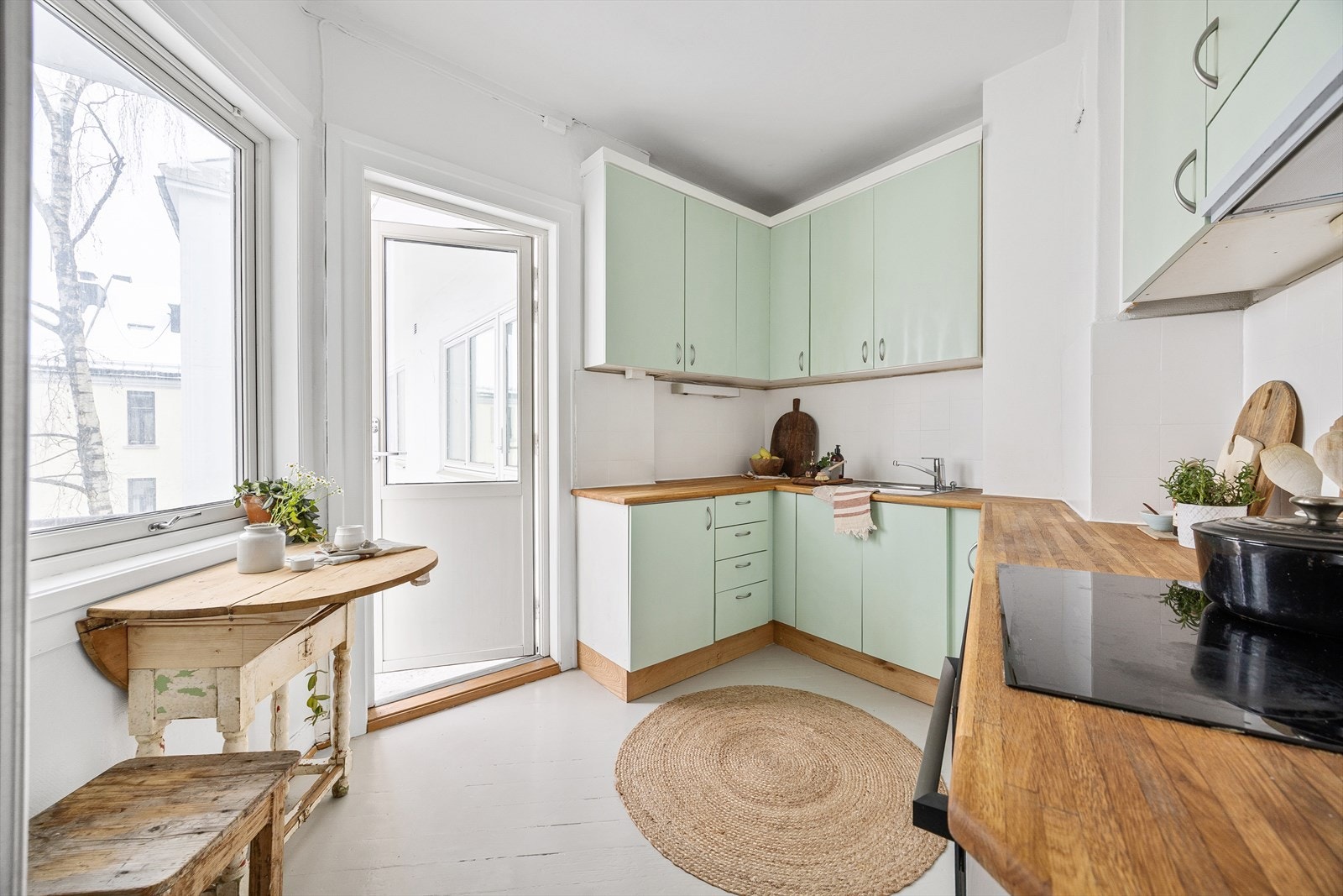 Vinduer og balkongdør med 2-lags isolerglass og trekarmer fra 2010 Galleribilde