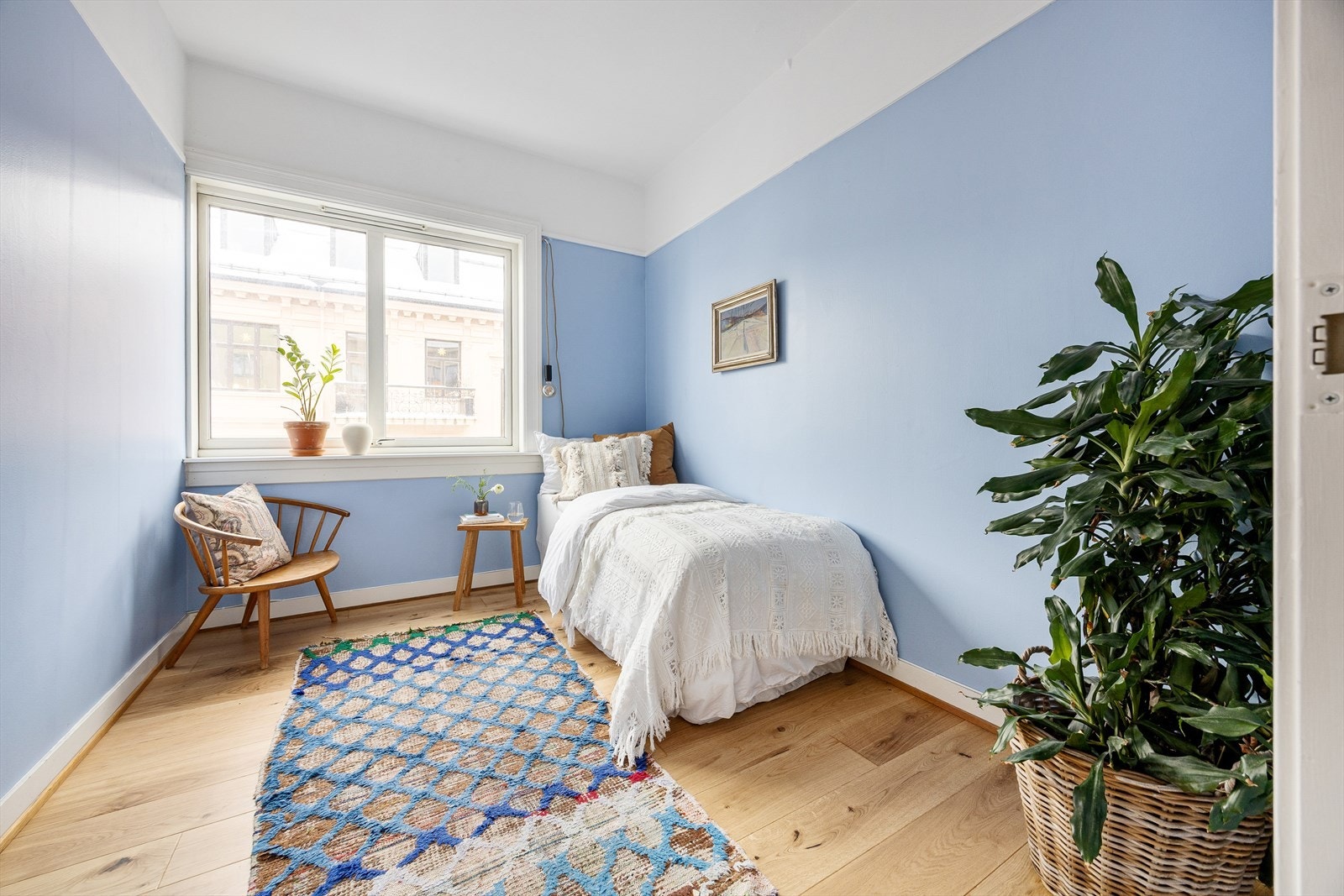 Vegger på begge soverom er malt i senere år Galleribilde