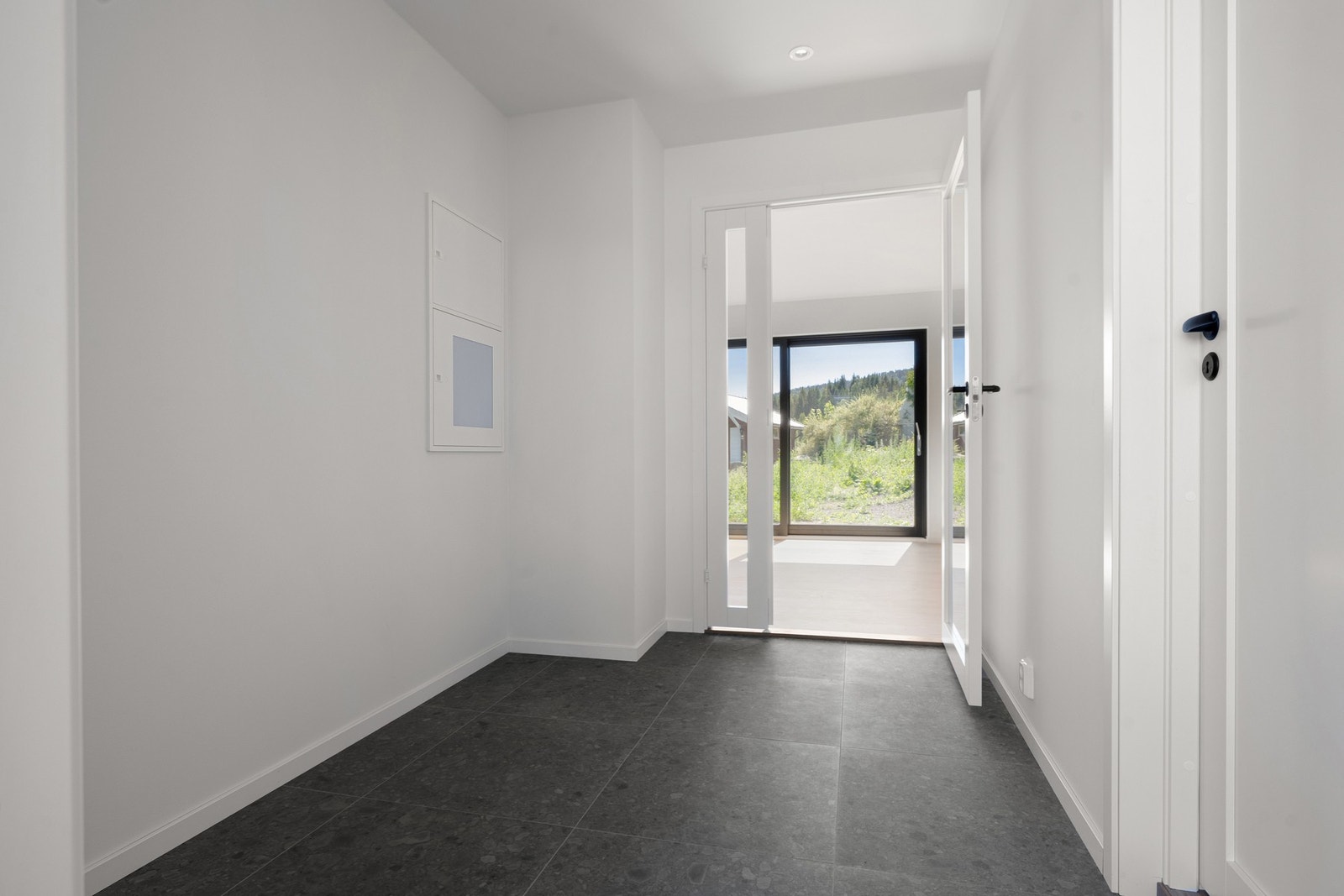 Det er god plass til en skyvedørsgarderobe. Galleribilde