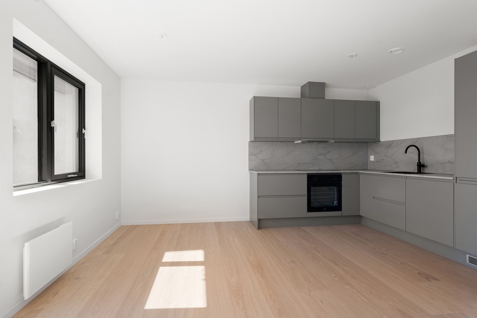 I forbindelse med kjøkkenet er det en naturlig plass for spisebordet. Galleribilde