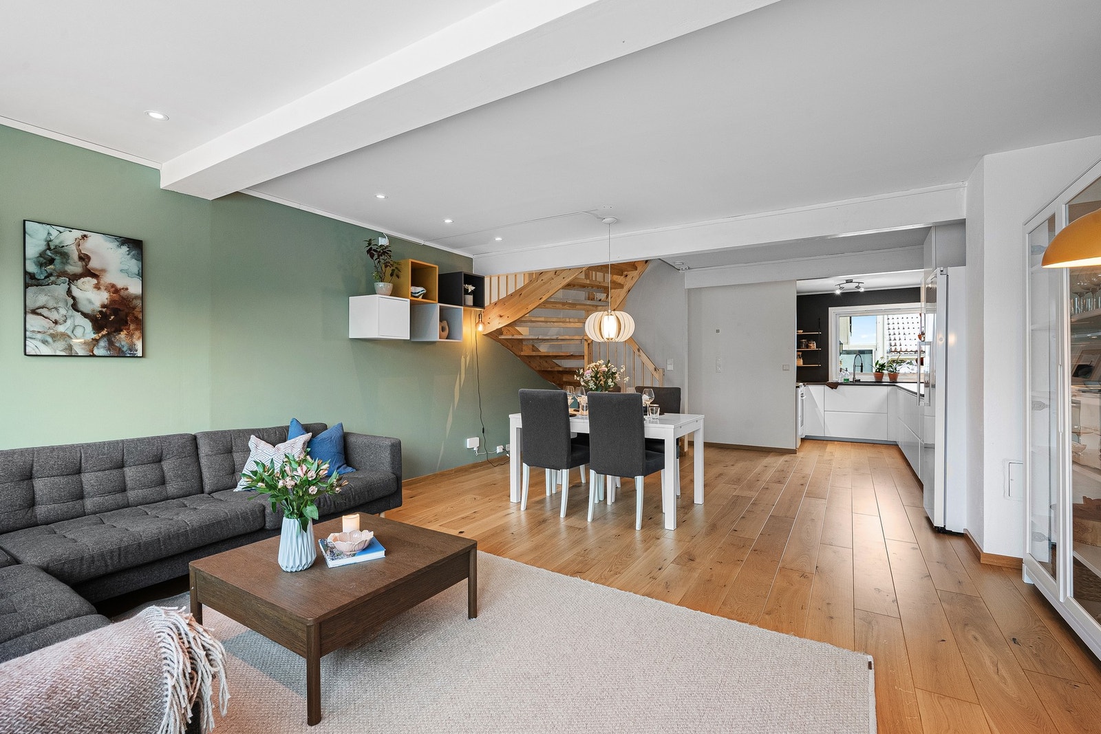 God plass til både salong og spiseplass Galleribilde