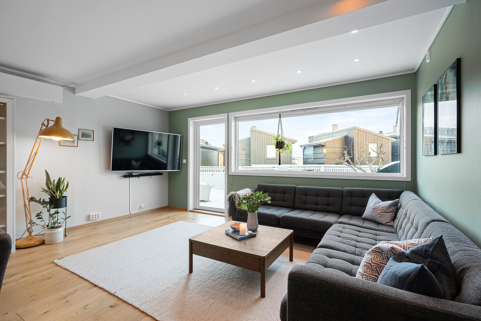 Utgang til terrasse fra stuen Galleribilde