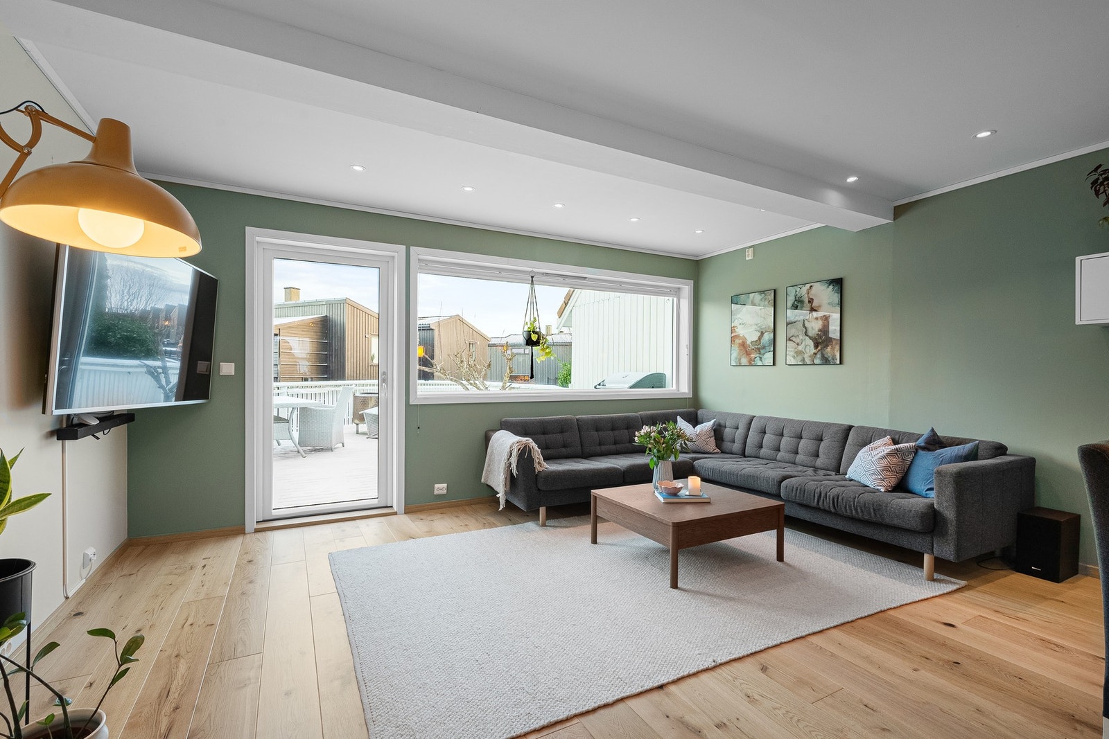 God plass til salong Galleribilde