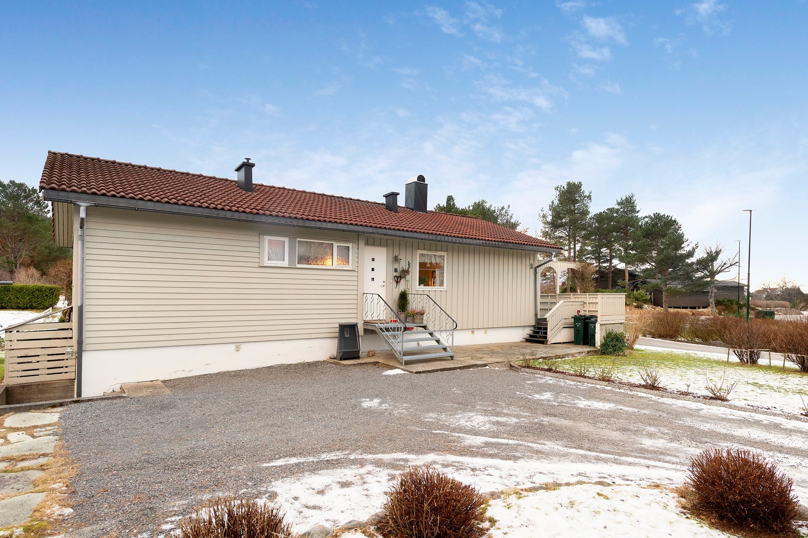 Gårdsplass og inngang mot nord Galleribilde