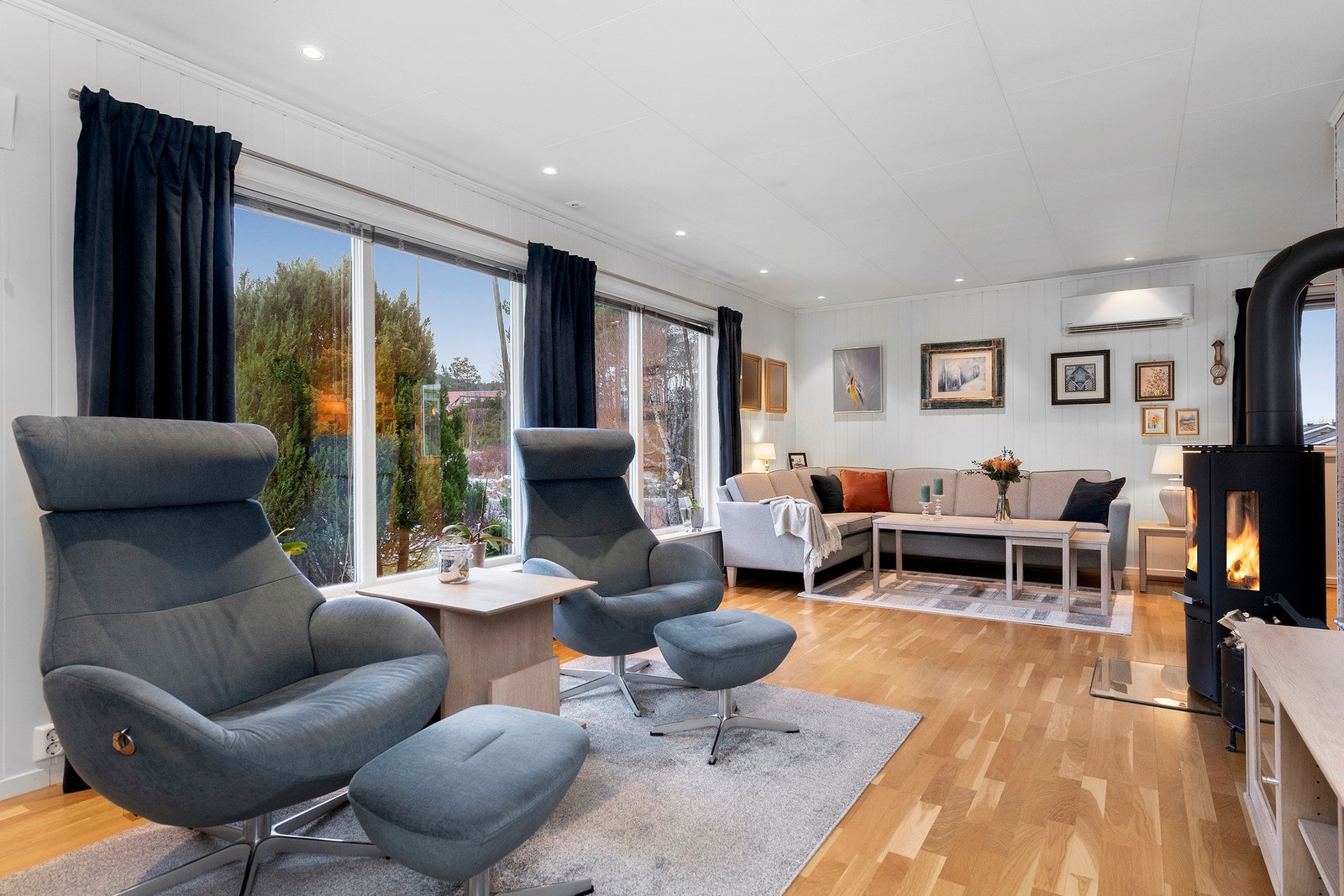 Lys og romslig vinkelstue Galleribilde