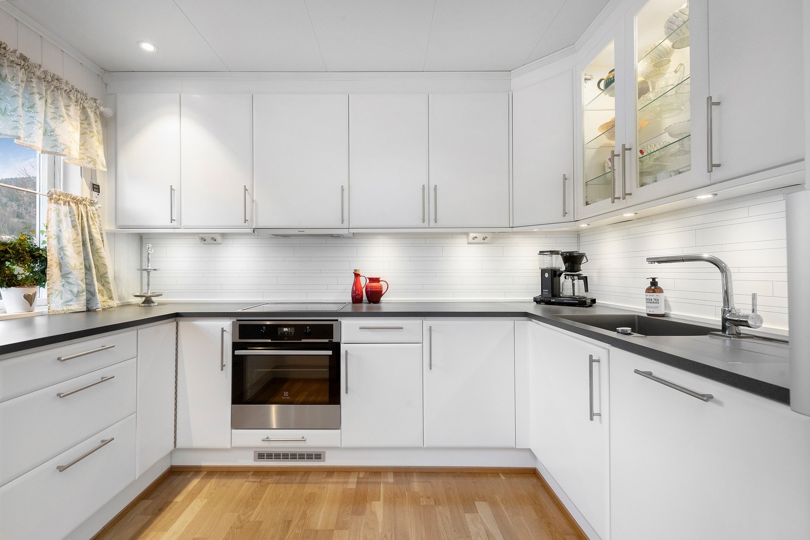 Pent og velholdt kjøkken nytt i 2015 Galleribilde