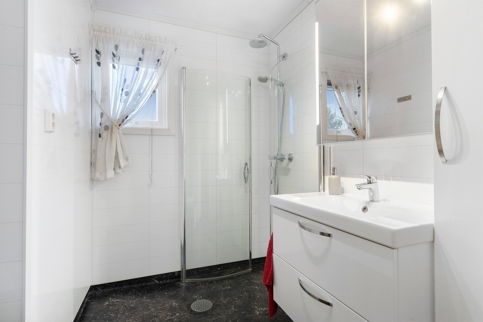 Badet i 1. etasje ble oppusset i 2016 Galleribilde