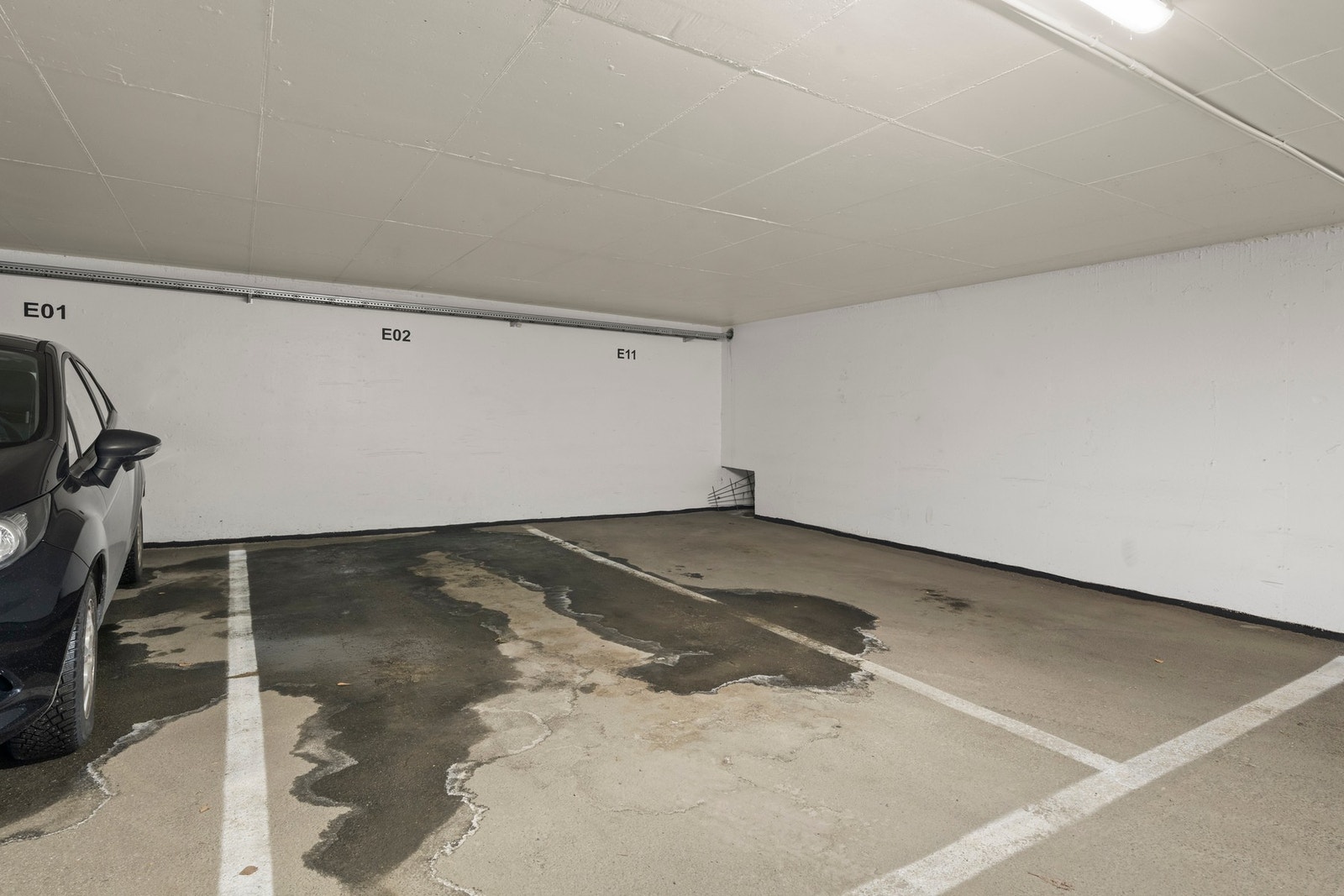 Til leiligheten følger plass B02 - bilde er av plassen er av en annen plass. Galleribilde