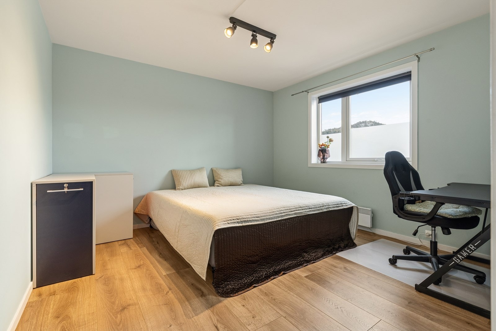 Det andre rommet egner seg perfekt som barnerom, gjesterom, hjemmekontor eller lignende. Galleribilde