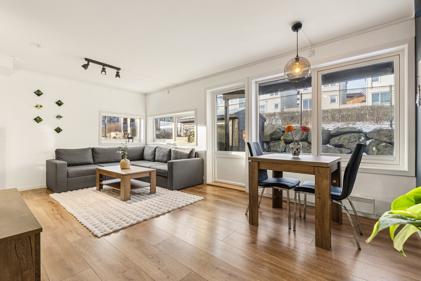 Meriton Gashi v/DNB Eiendom har gleden av å presentere en kjekk selveier leilighet i Langåkeren 12A! Galleribilde