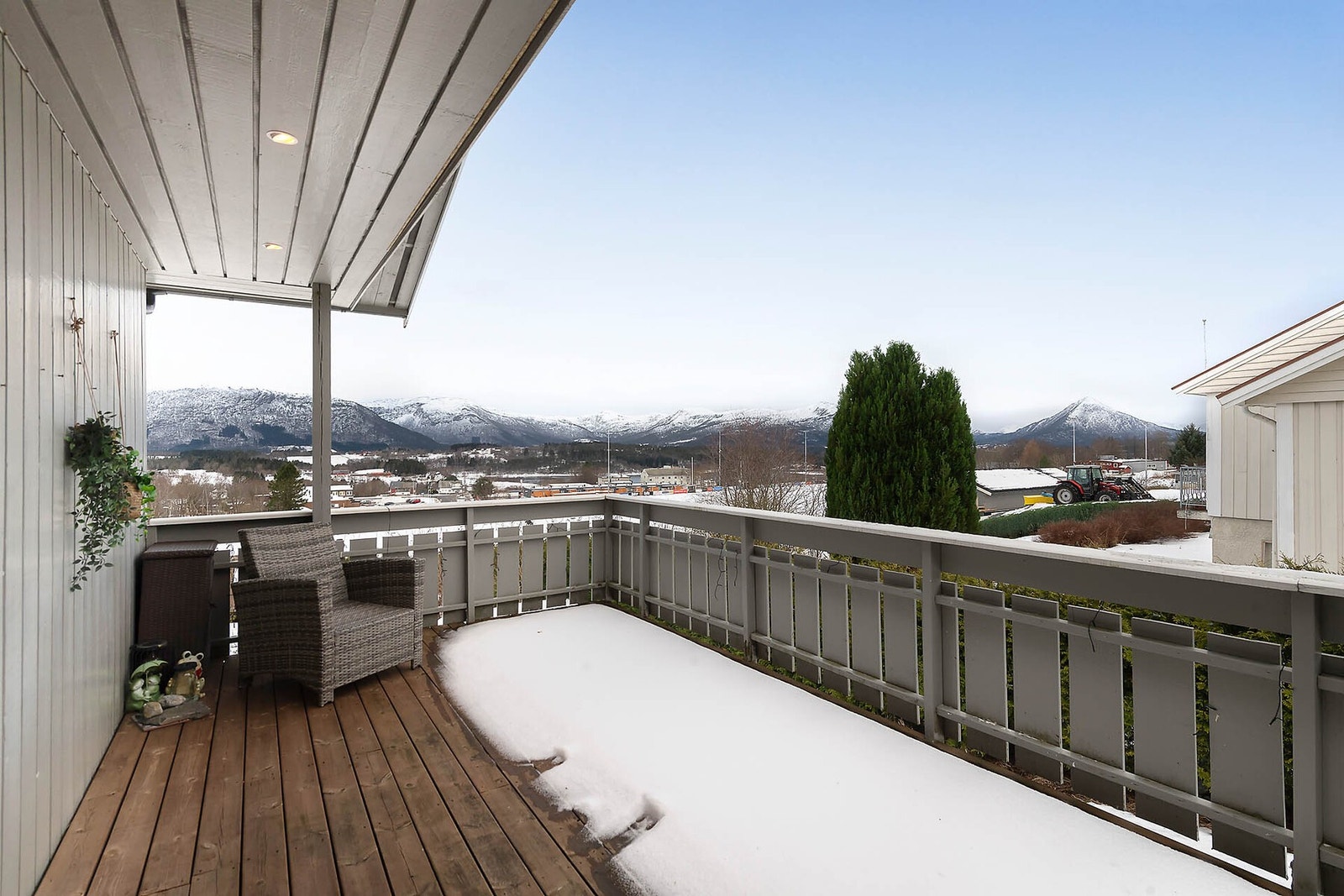 Veranda med flott utsikt. Galleribilde