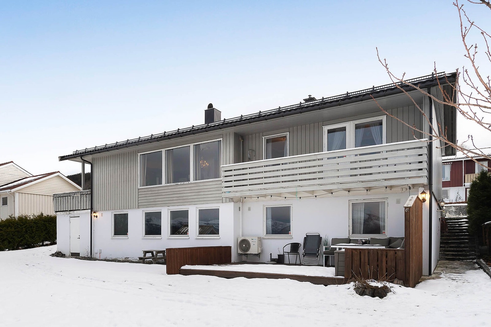 Hjertelig velkommen til Haugsvingen 16, presentert av Sondre Gjetøy v/EIE eiendomsmegling. (Foto Espen Istad) Galleribilde