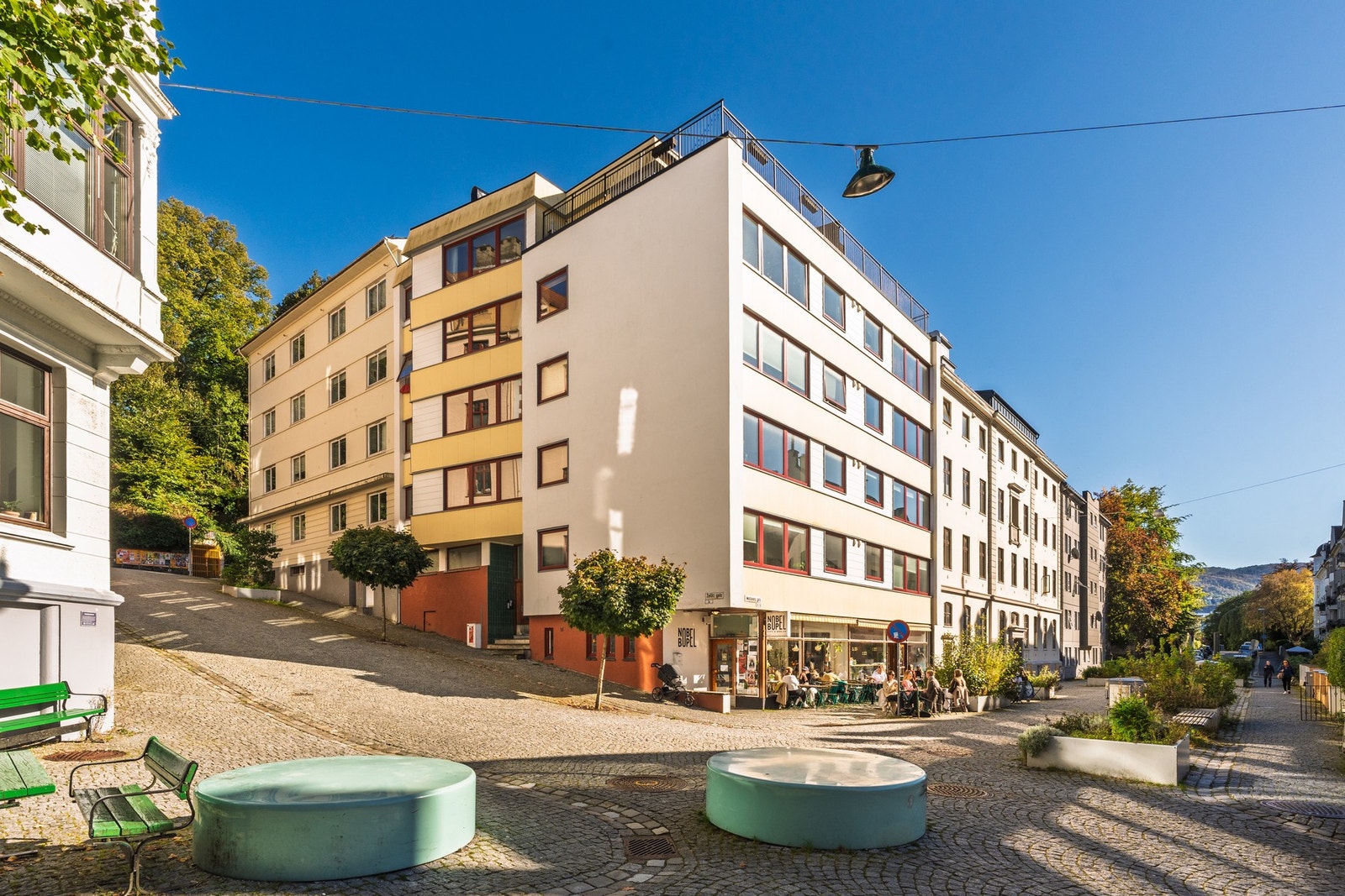 Velkommen inn! Leiligheten har en fin beliggenhet i byggets 3. etasje. Galleribilde