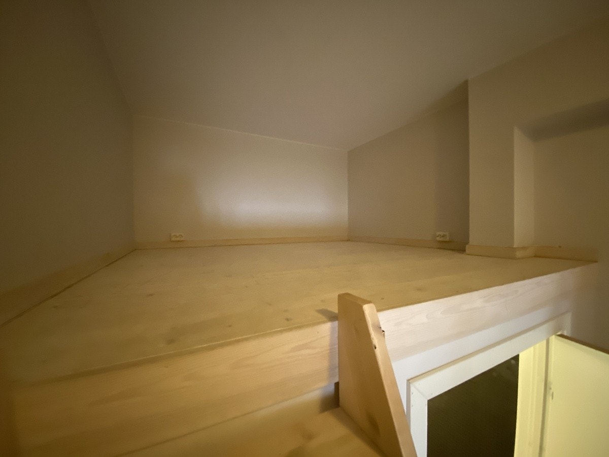 Hemsen som er over badet. Stort areal Galleribilde