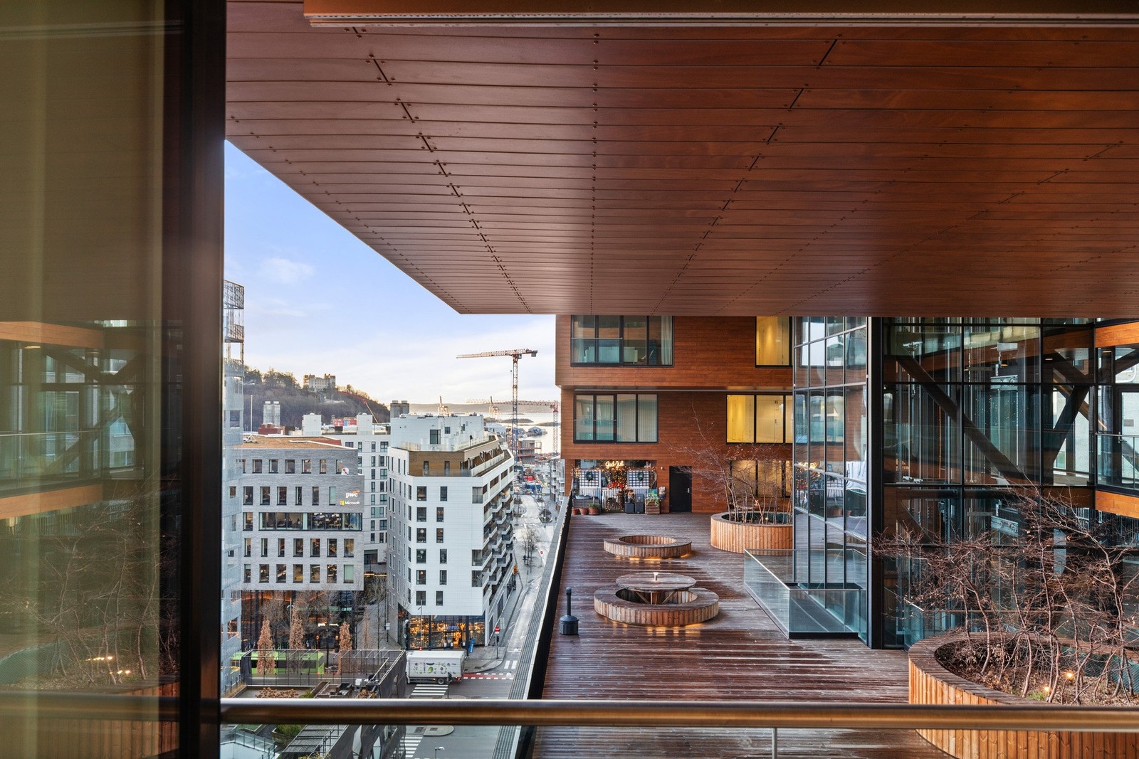 Store dører som kan åpnes helt på den franske balkongen. Galleribilde