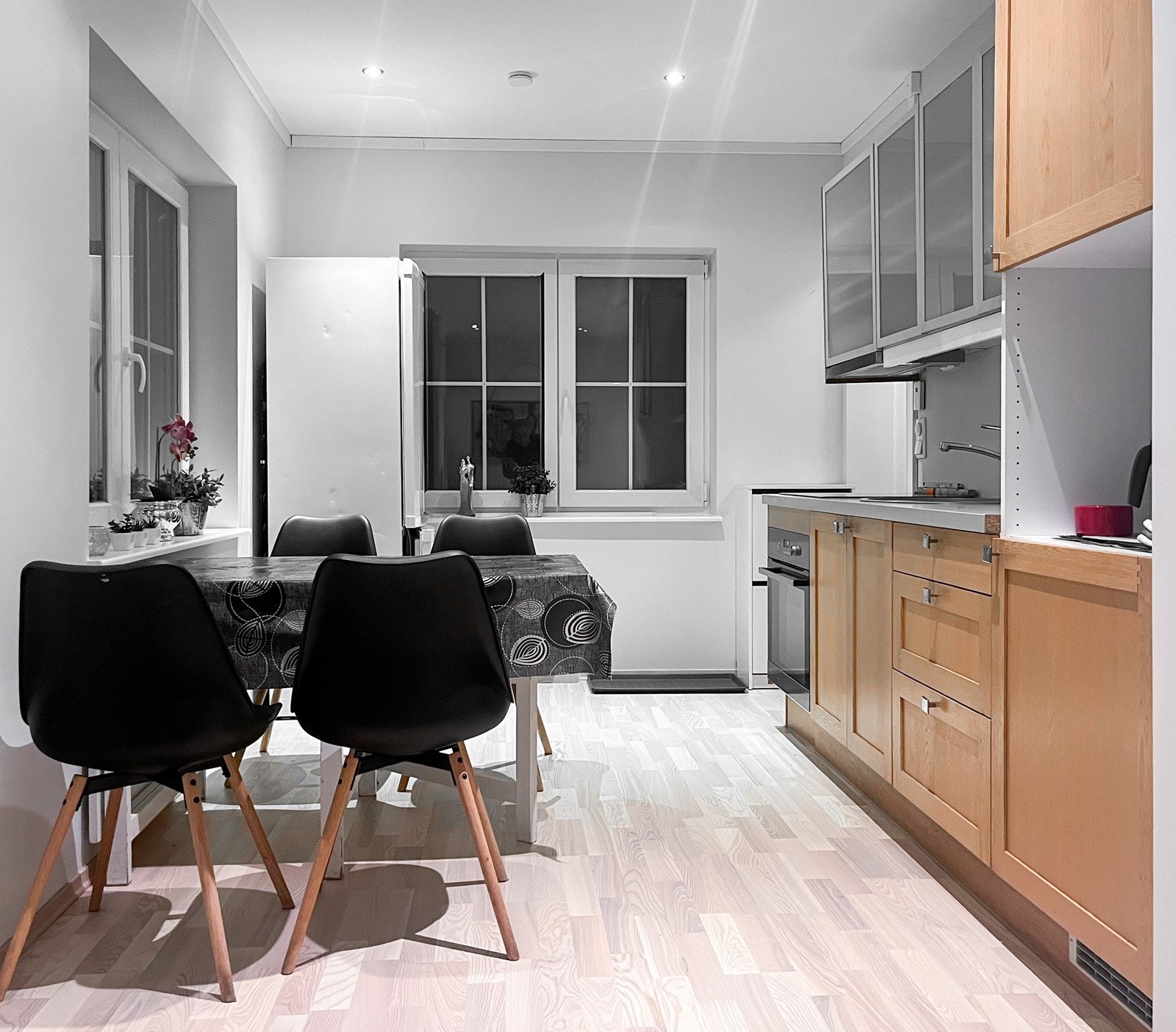 Spisekrok og hybelkjøkken i hybel/kjellerstue Galleribilde