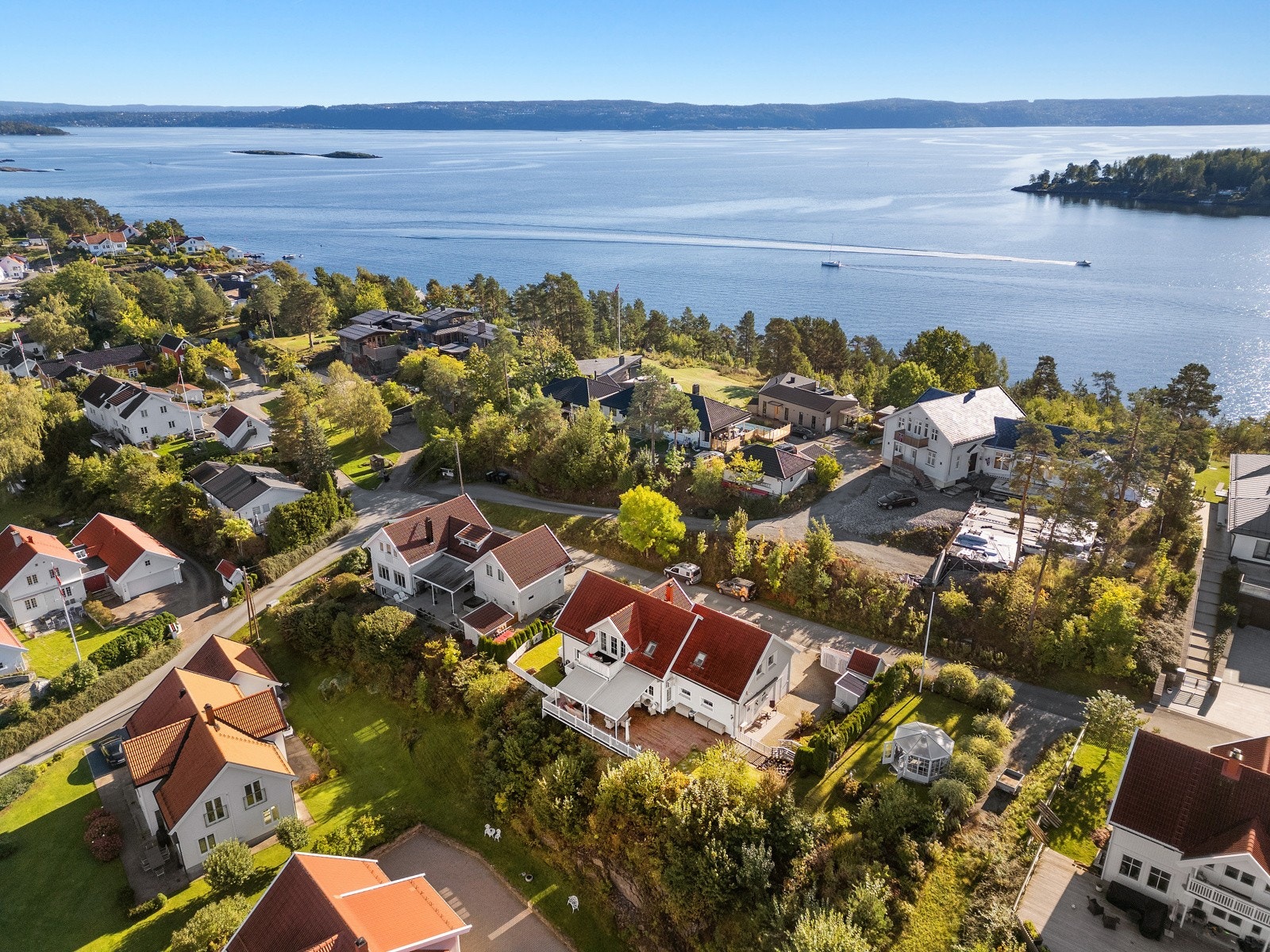 Nydelig beliggenhet nært fjorden Galleribilde
