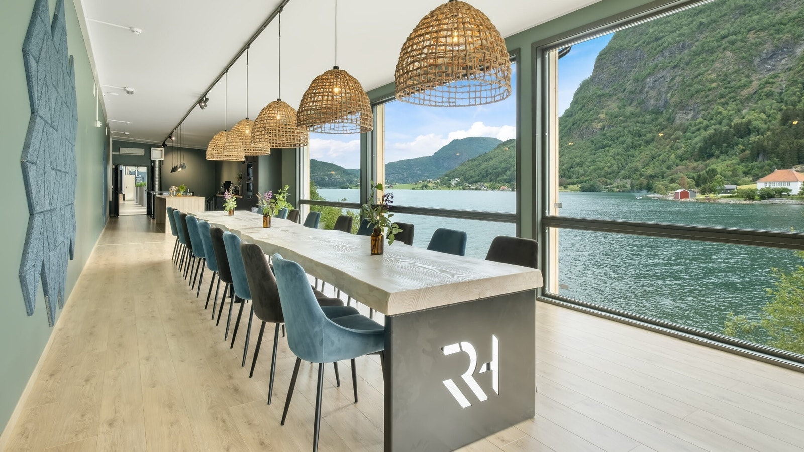 Kjøkken og spiseplass. Sjekk utsikten! Galleribilde