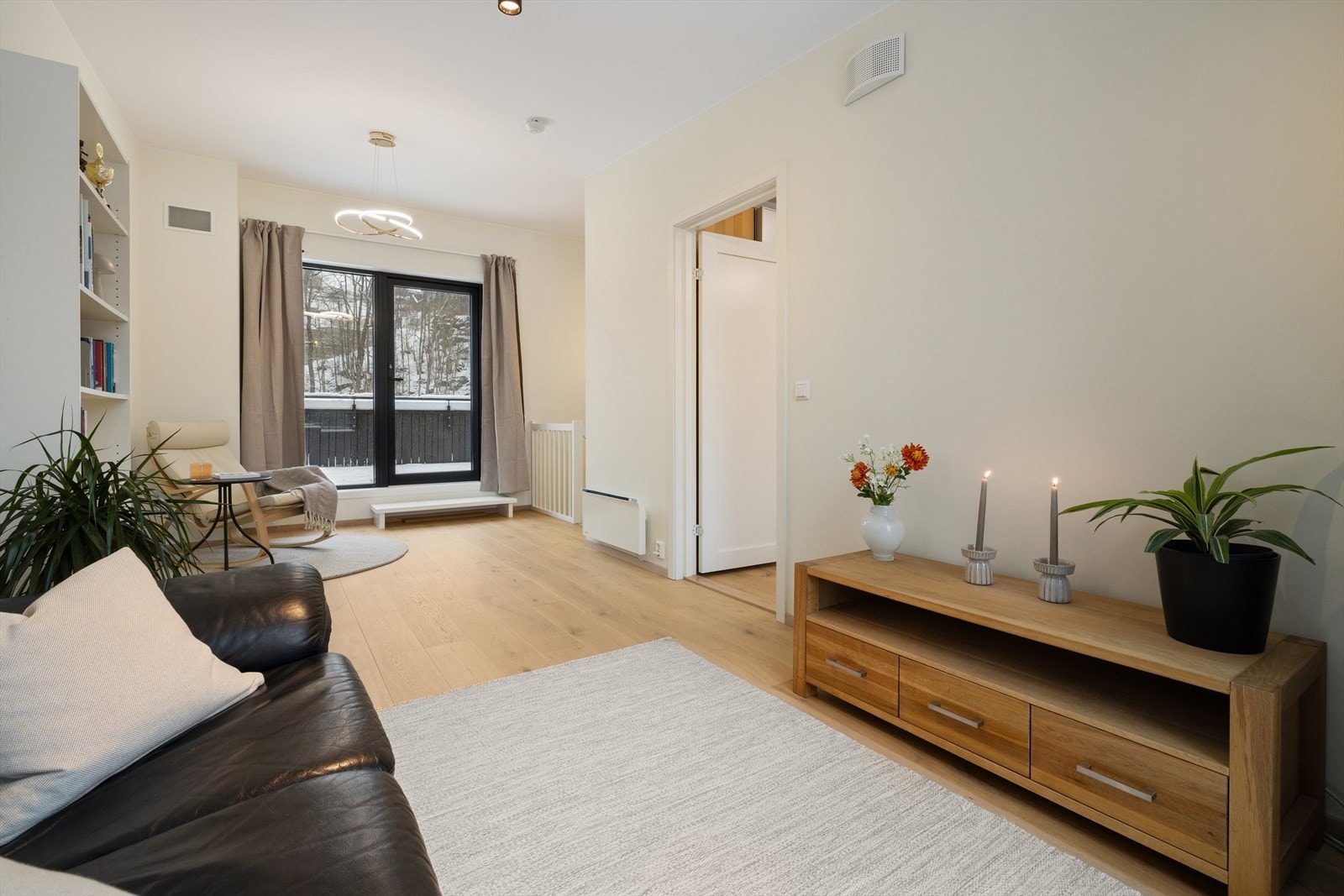 Herfra er det utgang til takterrasse på ca. 16 m². Galleribilde