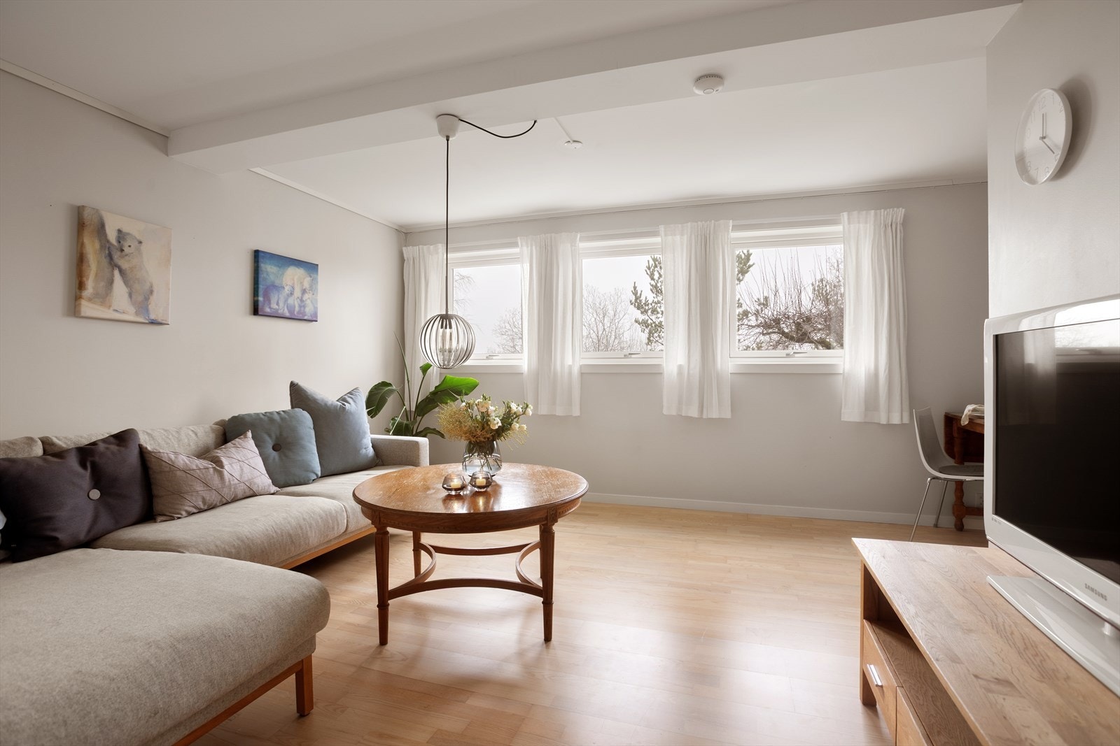 Rommene i hybelen er ikke godkjent for varig opphold, se pkt. om ferdigattest i salgsoppgaven. Galleribilde