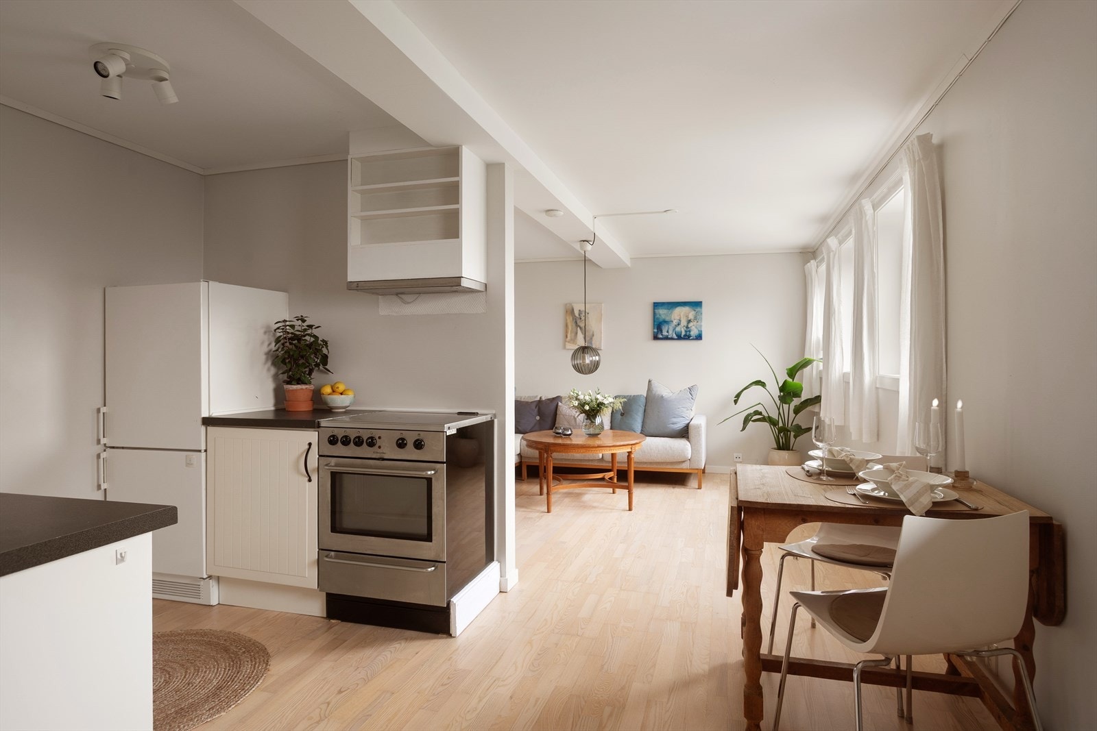 Rommene i hybelen er ikke godkjent for varig opphold, se pkt. om ferdigattest i salgsoppgaven. Galleribilde