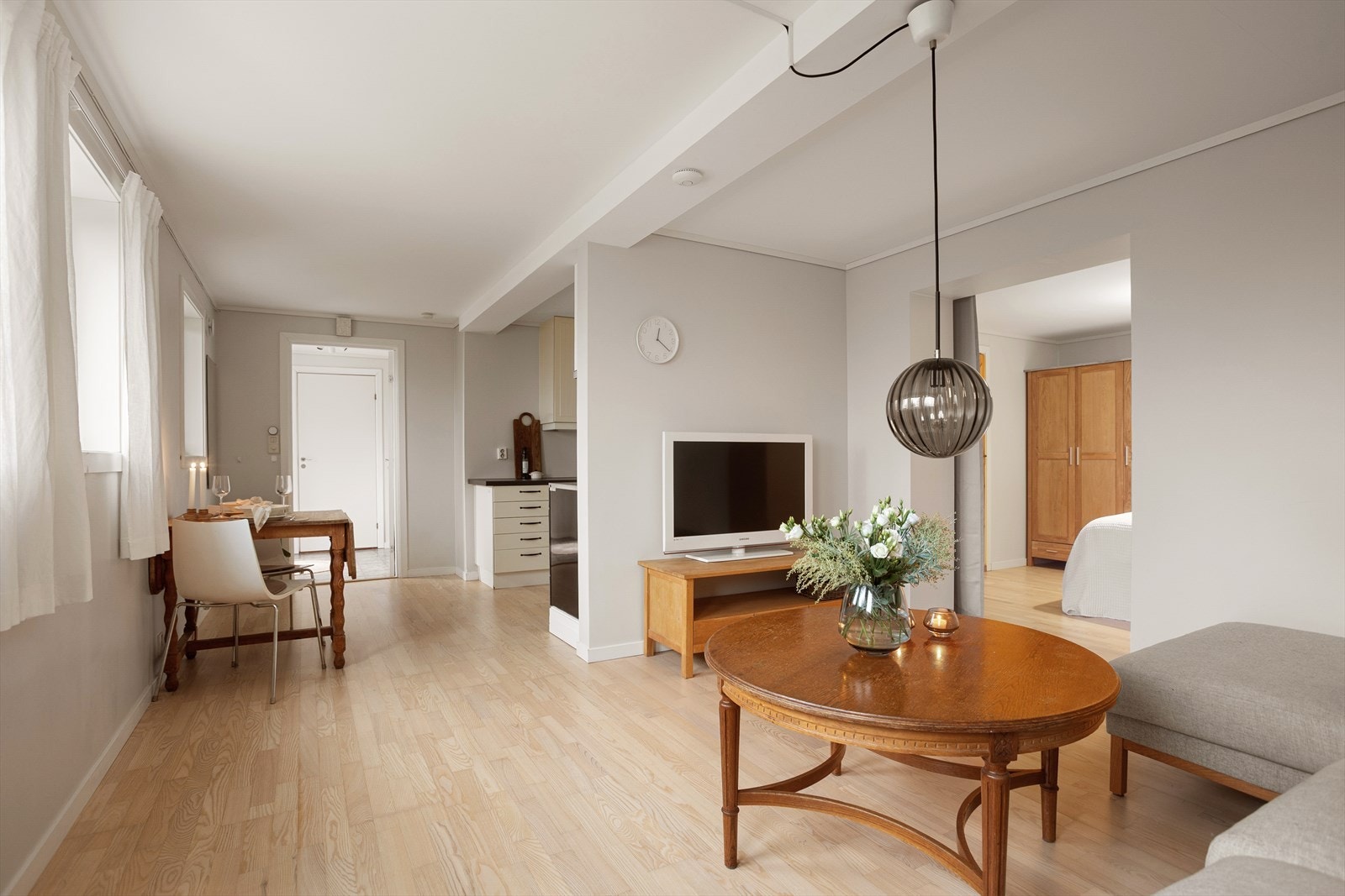 Rommene i hybelen er ikke godkjent for varig opphold, se pkt. om ferdigattest i salgsoppgaven. Galleribilde