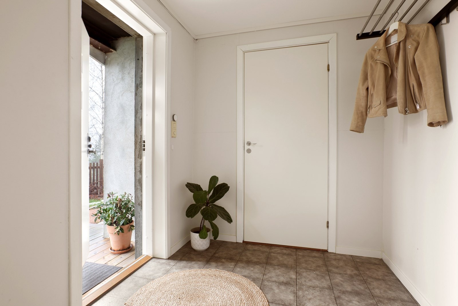 Underetasjen har egen inngang. Galleribilde